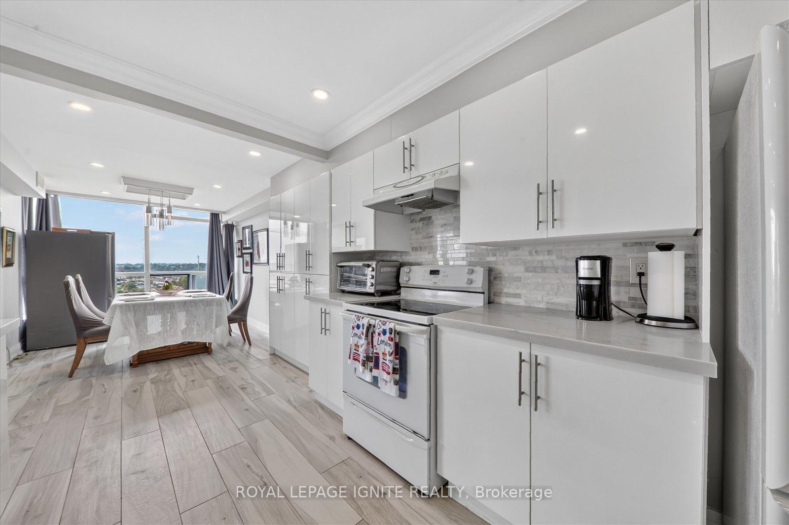 Photo 16 of Unit 809, 4725 Sheppard Avenue E, Scarborough, Agincourt South-Malvern West — HOMEH