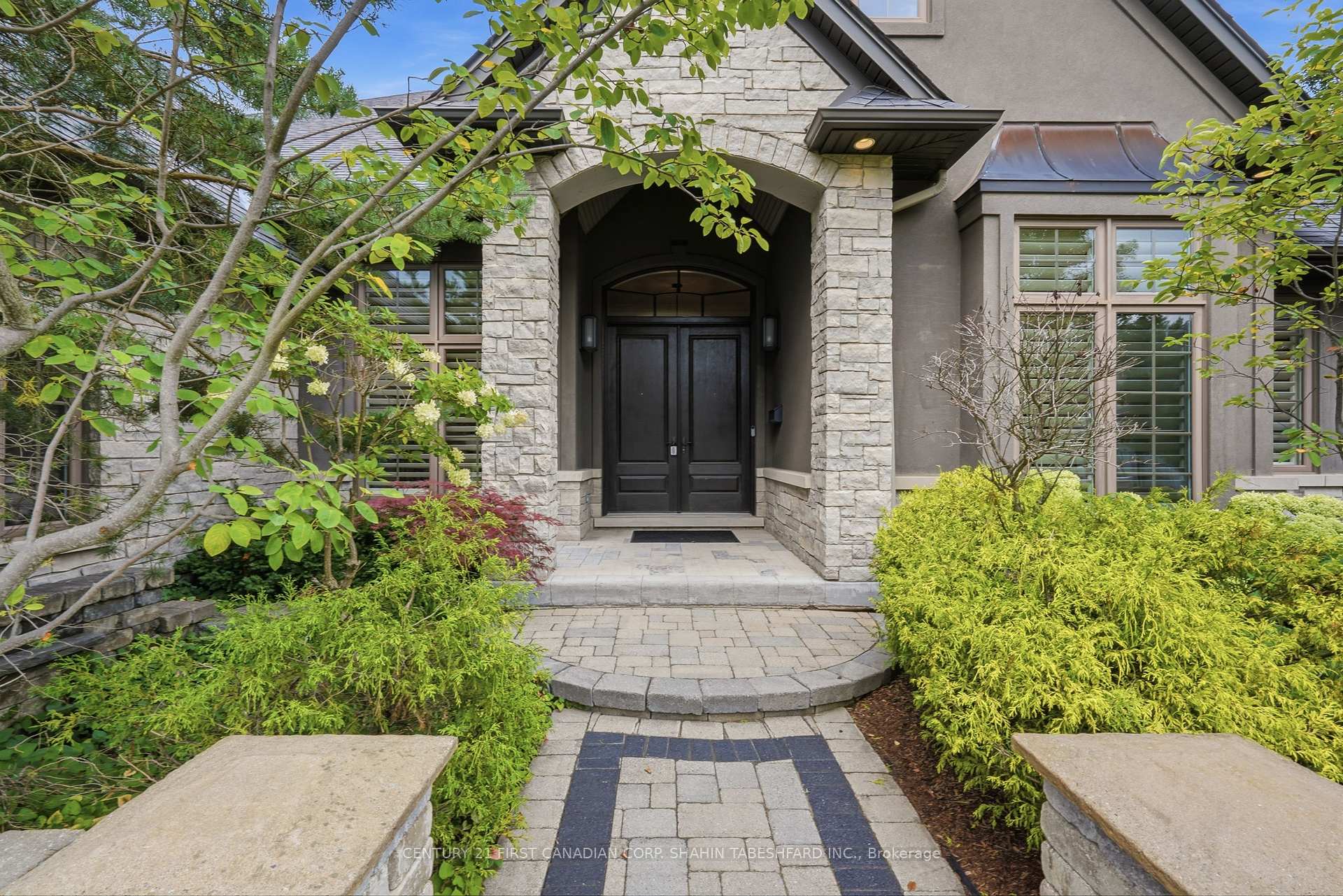 Photo 5 of 561 Eagletrace Drive, London, North R — HOMEH