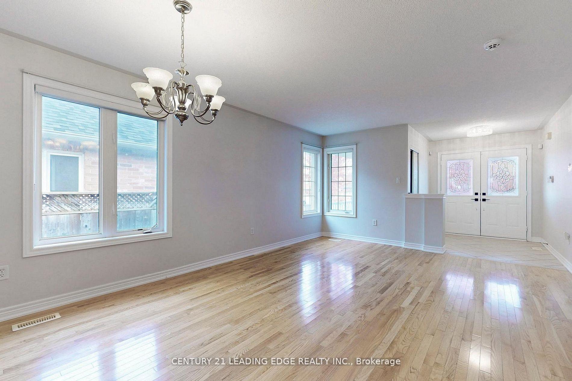 Photo 2 of 29 Pardon Ave, Whitby, Williamsburg — HOMEH