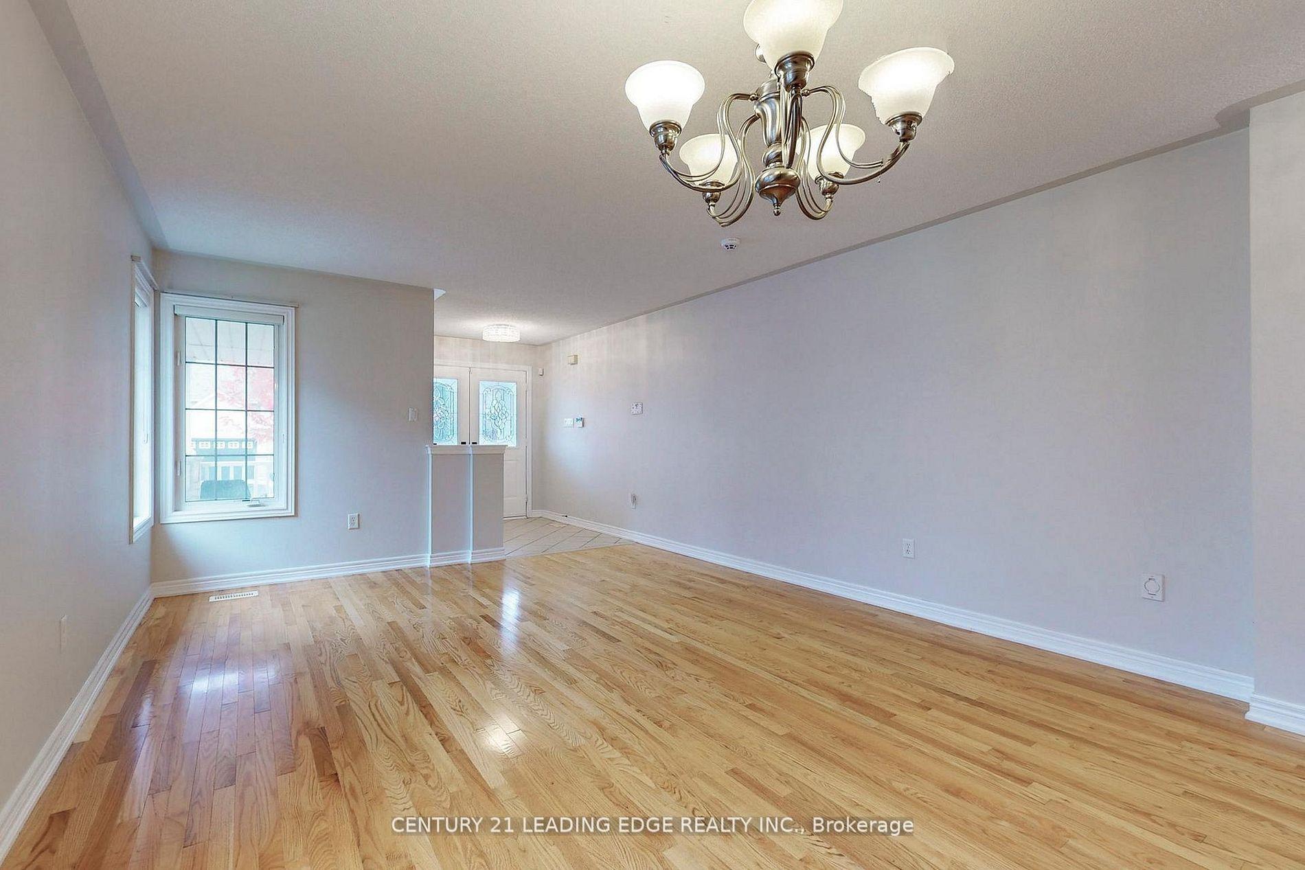 Photo 3 of 29 Pardon Ave, Whitby, Williamsburg — HOMEH