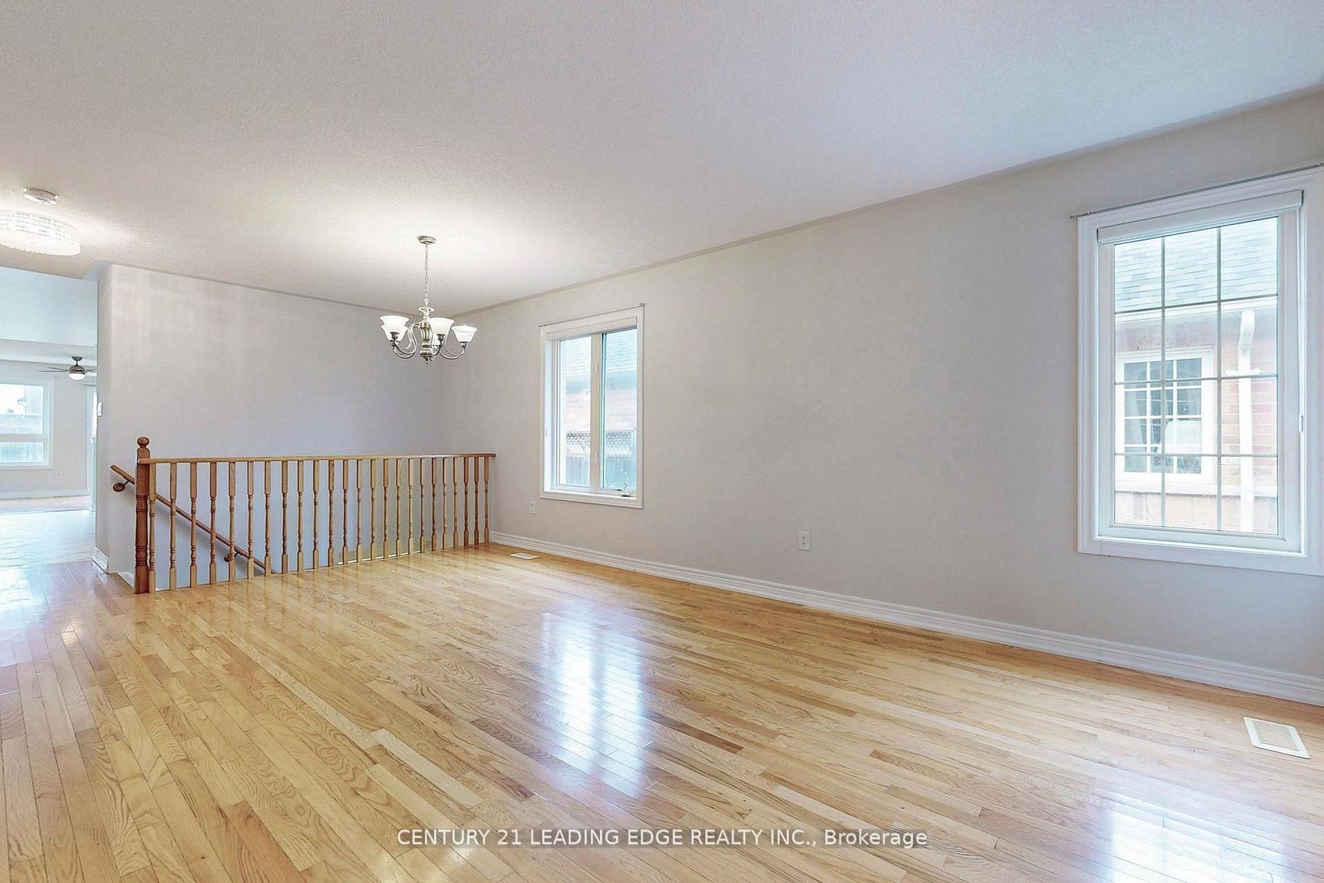 Photo 4 of 29 Pardon Ave, Whitby, Williamsburg — HOMEH