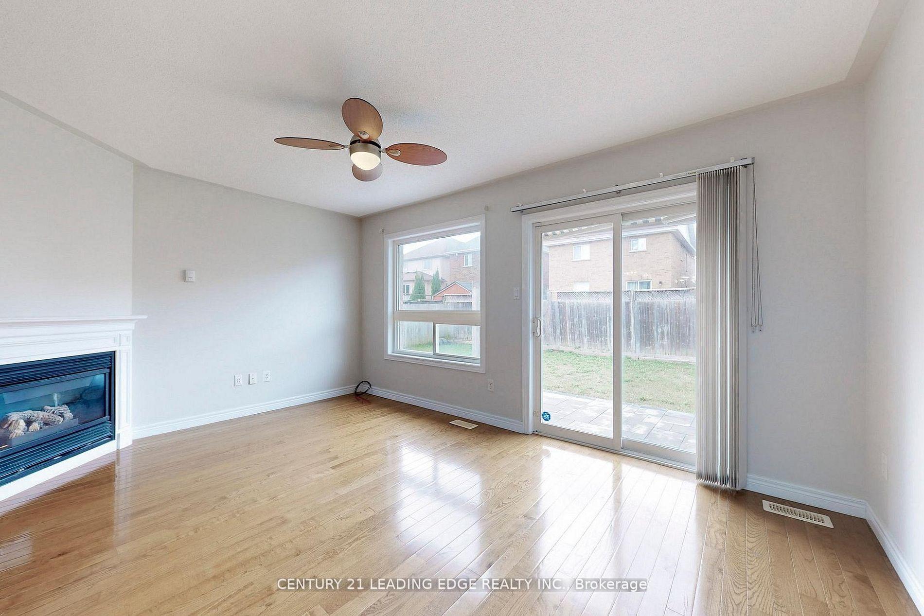 Photo 11 of 29 Pardon Ave, Whitby, Williamsburg — HOMEH