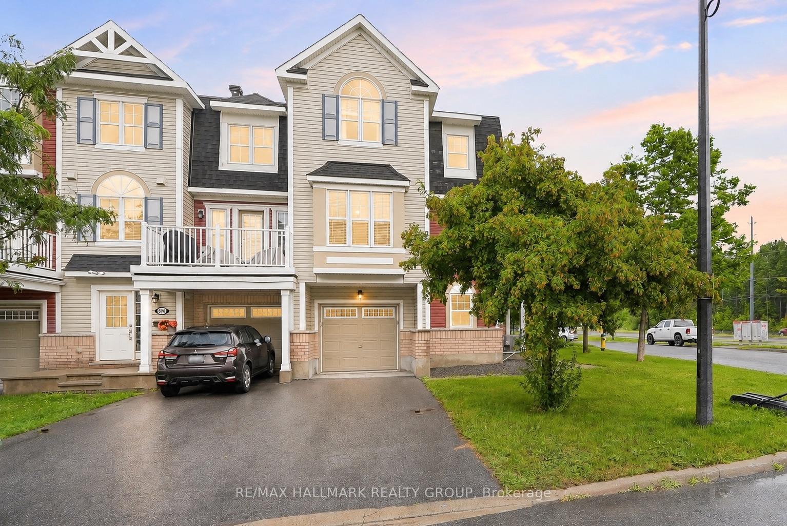 Photo 1 of 588 Foxlight Circle, Ottawa, Kanata - Emerald Meadows/Trailwest — HOMEH