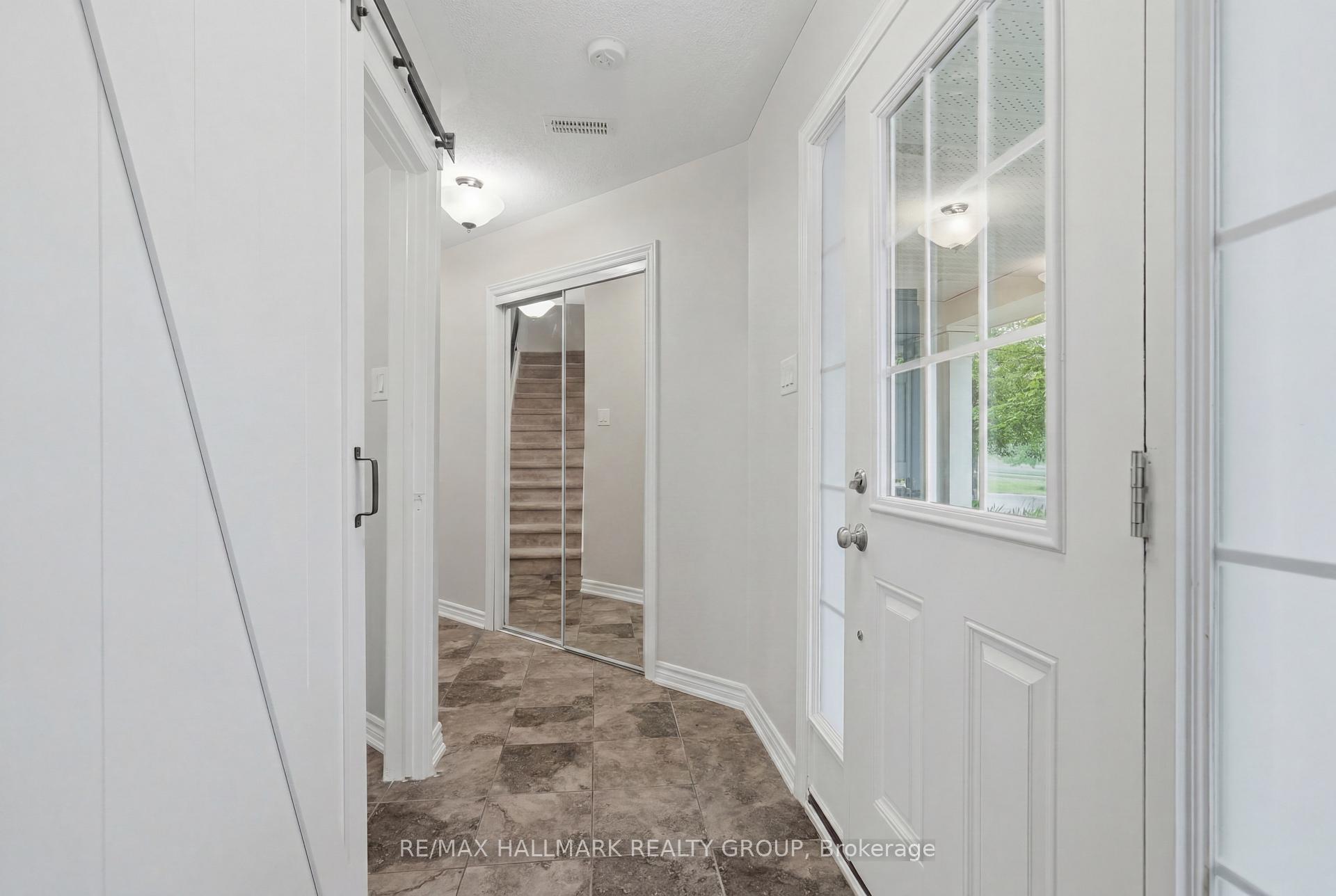 Photo 3 of 588 Foxlight Circle, Ottawa, Kanata - Emerald Meadows/Trailwest — HOMEH