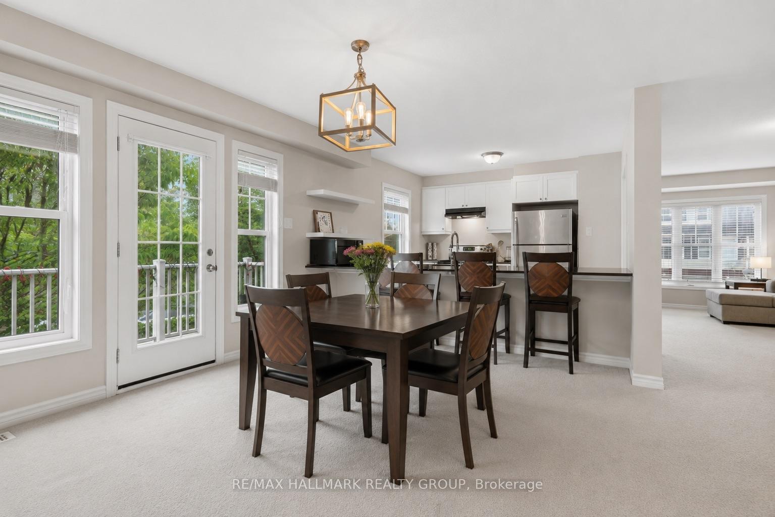 Photo 5 of 588 Foxlight Circle, Ottawa, Kanata - Emerald Meadows/Trailwest — HOMEH