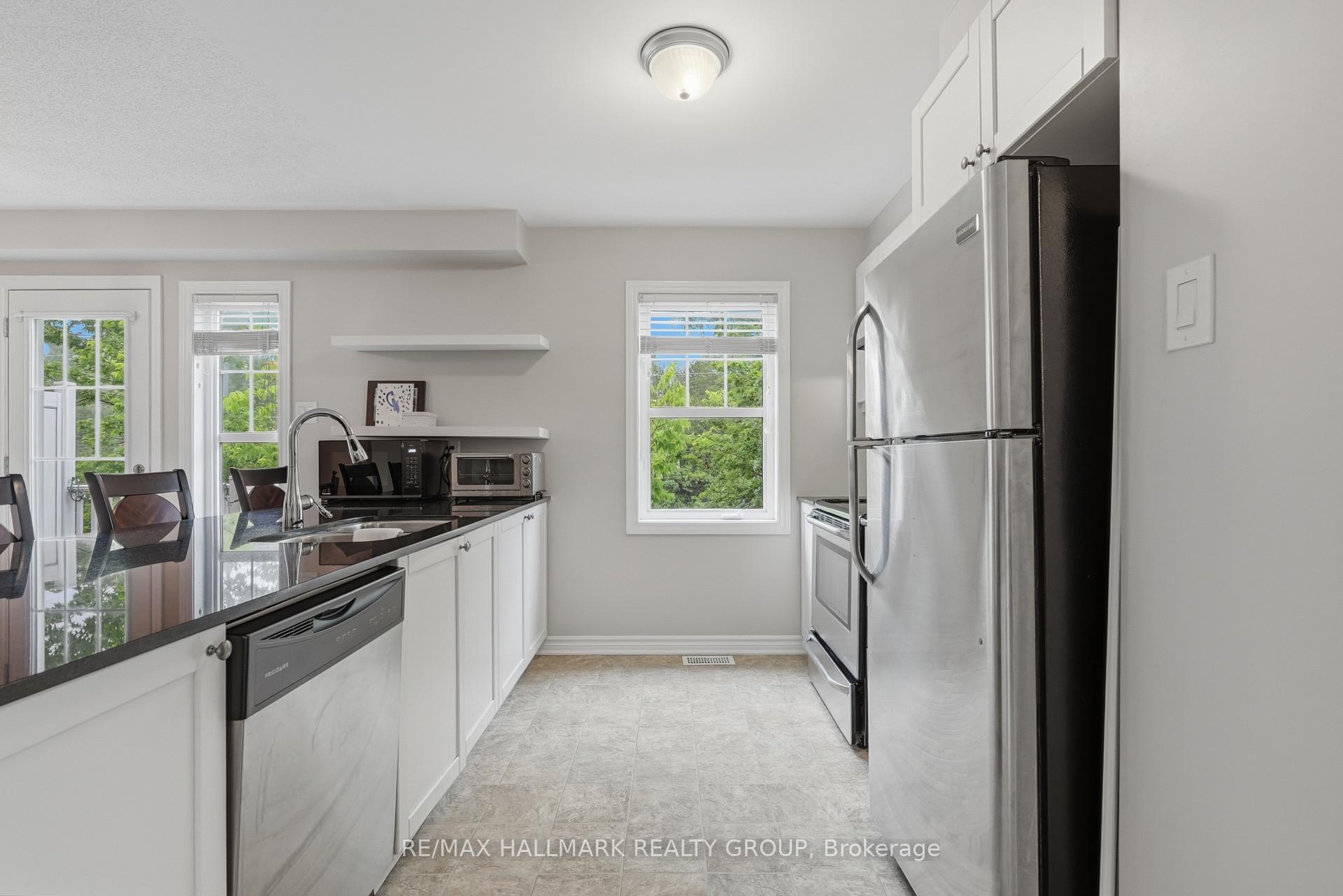 Photo 6 of 588 Foxlight Circle, Ottawa, Kanata - Emerald Meadows/Trailwest — HOMEH