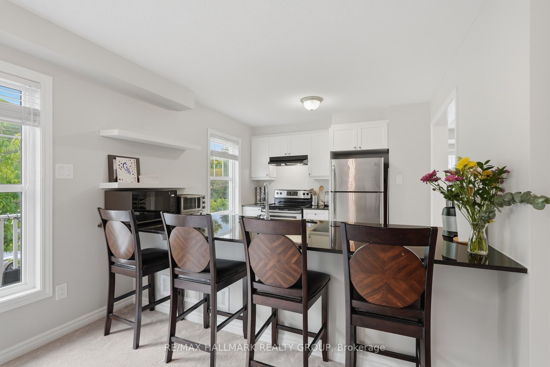 Photo 7 of 588 Foxlight Circle, Ottawa, Kanata - Emerald Meadows/Trailwest — HOMEH