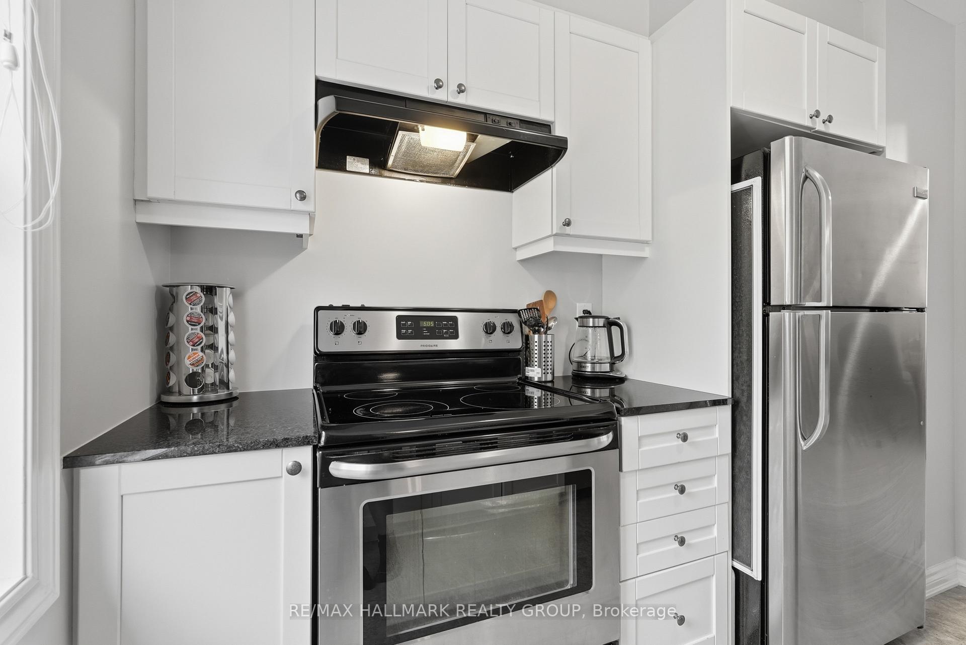 Photo 12 of 588 Foxlight Circle, Ottawa, Kanata - Emerald Meadows/Trailwest — HOMEH