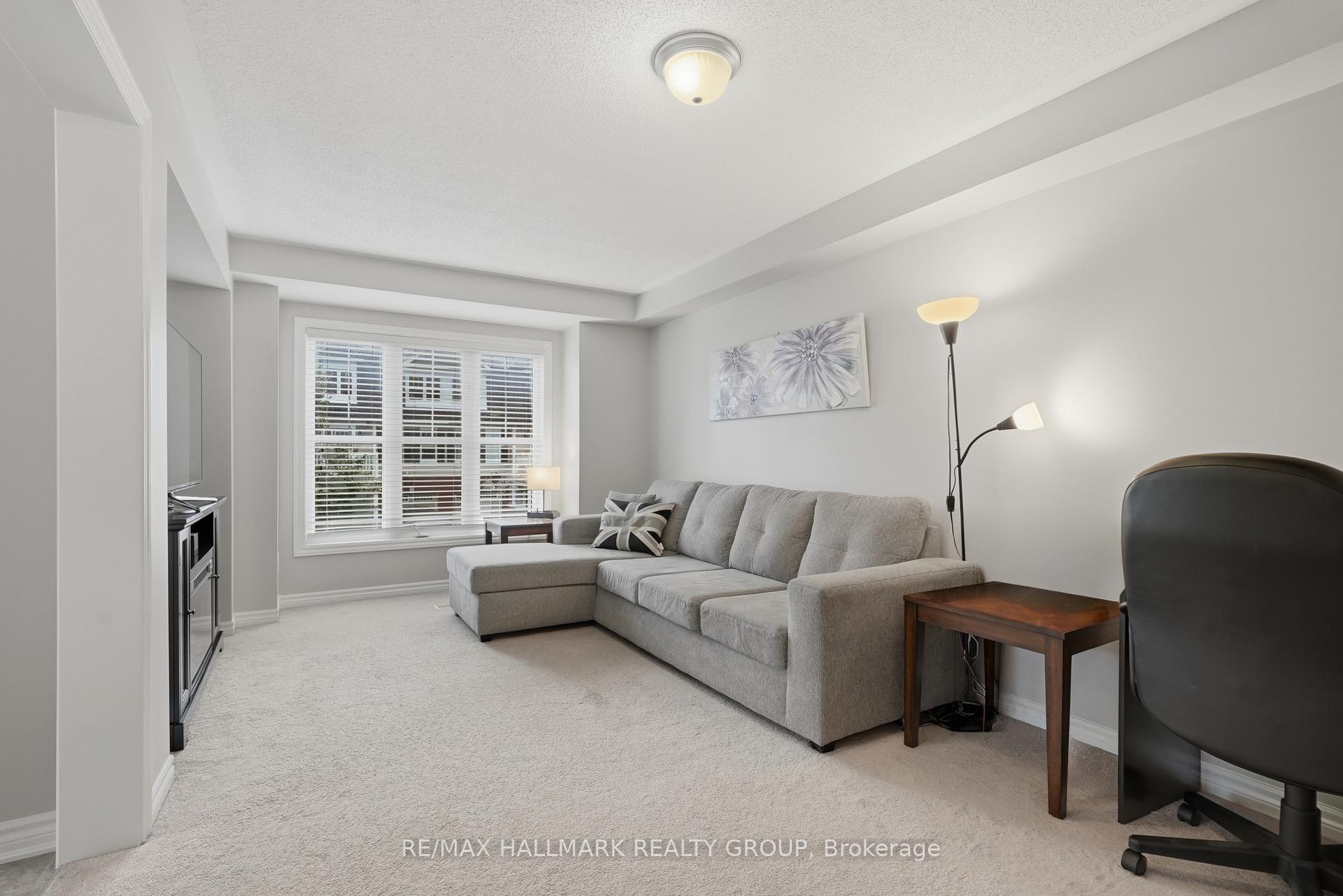 Photo 13 of 588 Foxlight Circle, Ottawa, Kanata - Emerald Meadows/Trailwest — HOMEH