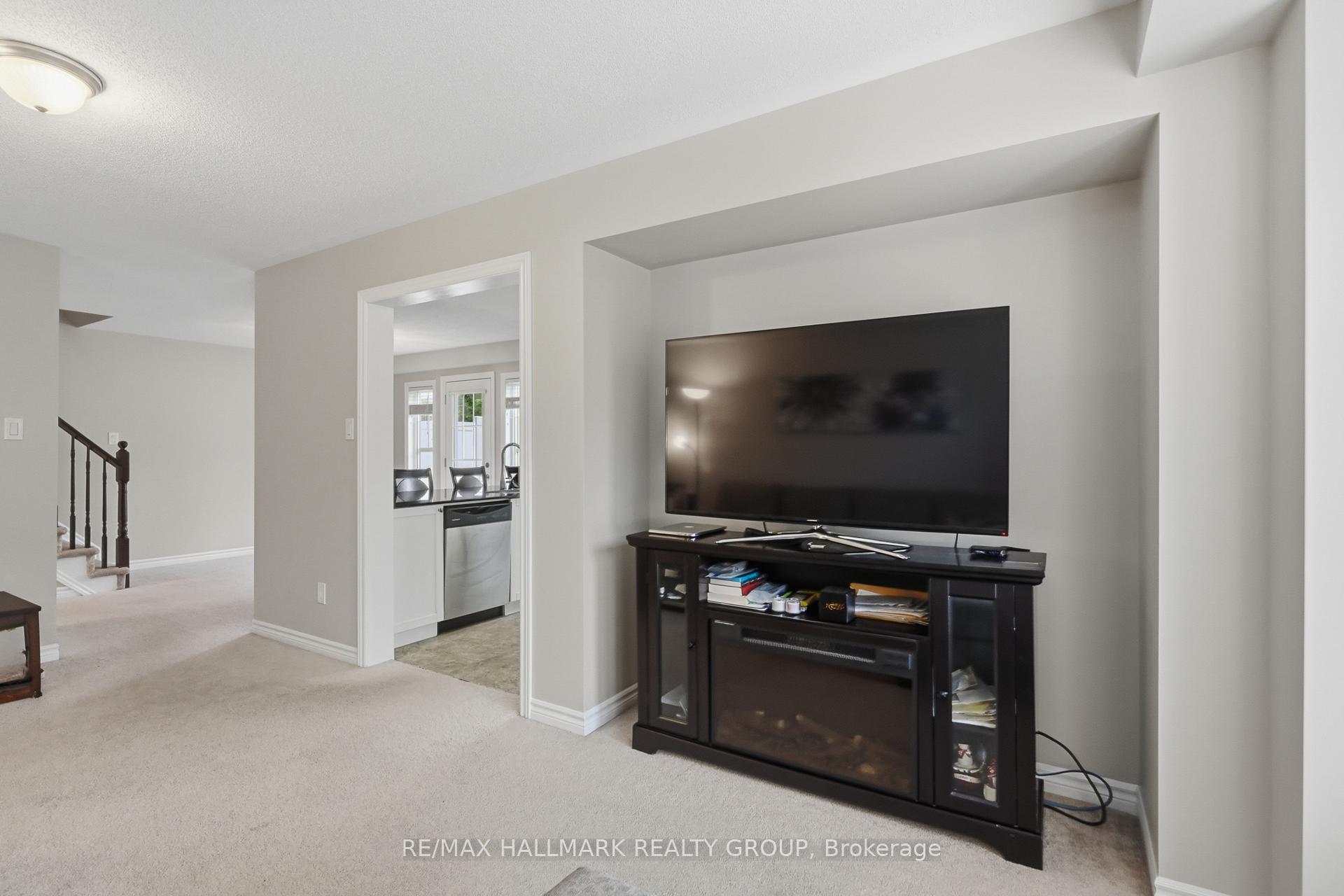 Photo 16 of 588 Foxlight Circle, Ottawa, Kanata - Emerald Meadows/Trailwest — HOMEH