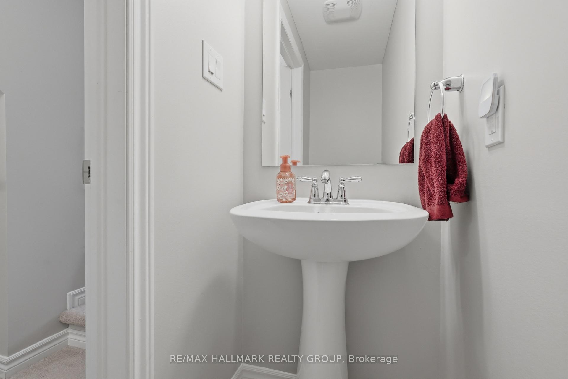 Photo 17 of 588 Foxlight Circle, Ottawa, Kanata - Emerald Meadows/Trailwest — HOMEH