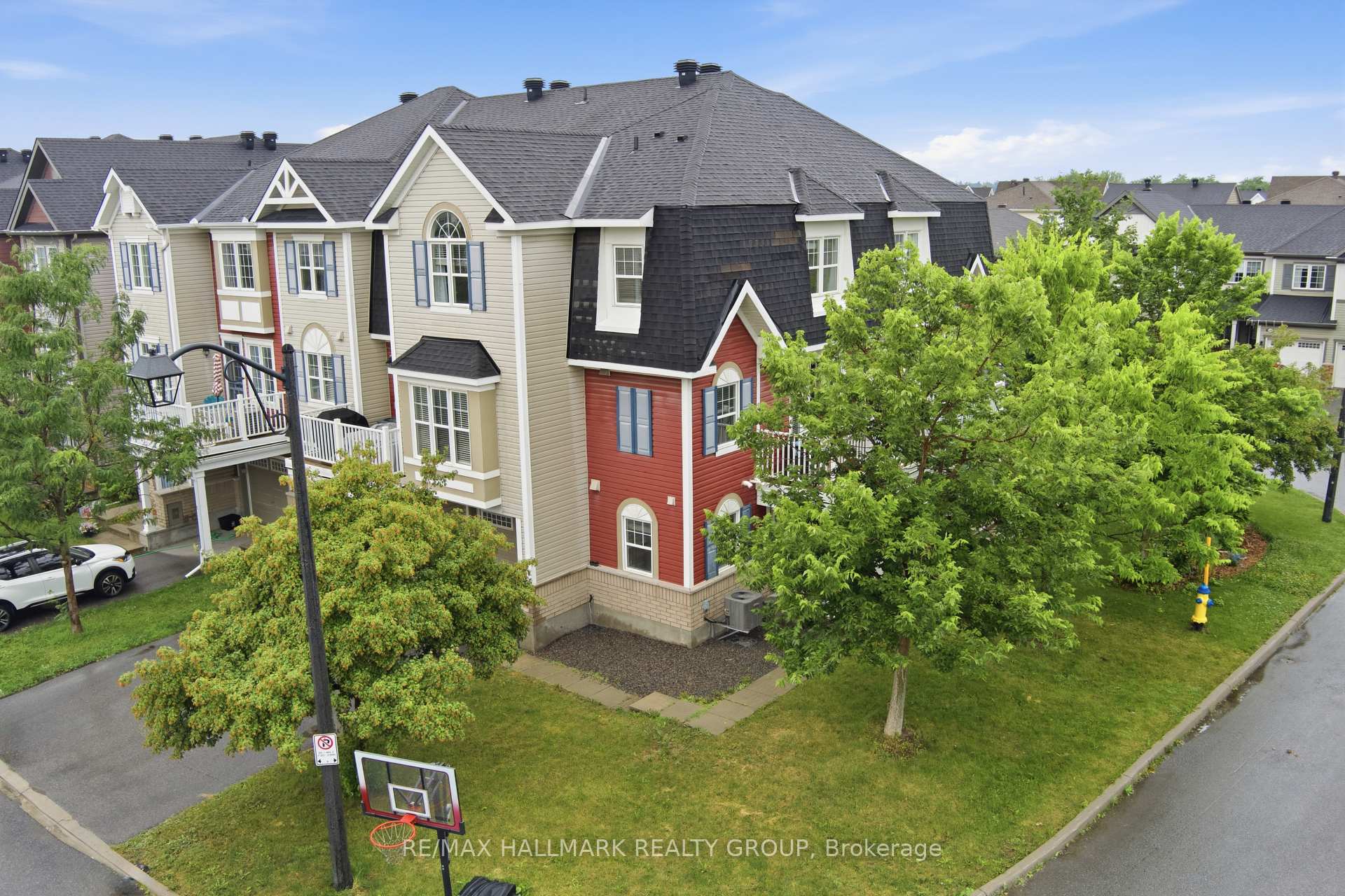 Photo 30 of 588 Foxlight Circle, Ottawa, Kanata - Emerald Meadows/Trailwest — HOMEH
