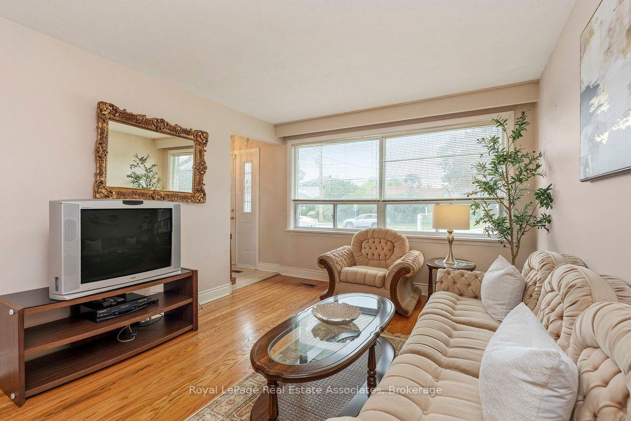 Photo 8 of 139 Vodden Street E, Brampton, Brampton North — HOMEH