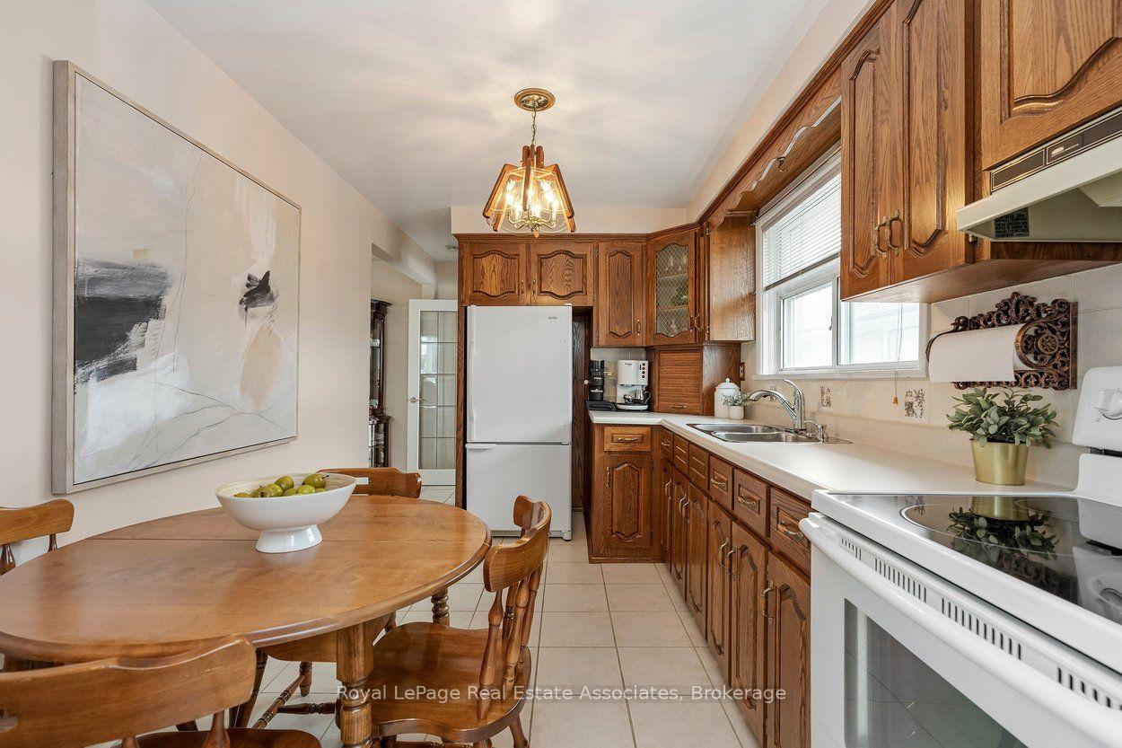 Photo 13 of 139 Vodden Street E, Brampton, Brampton North — HOMEH