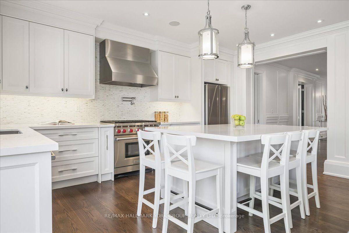 Photo 5 of 20 Ealing Drive, North York, St. Andrew-Windfields — HOMEH