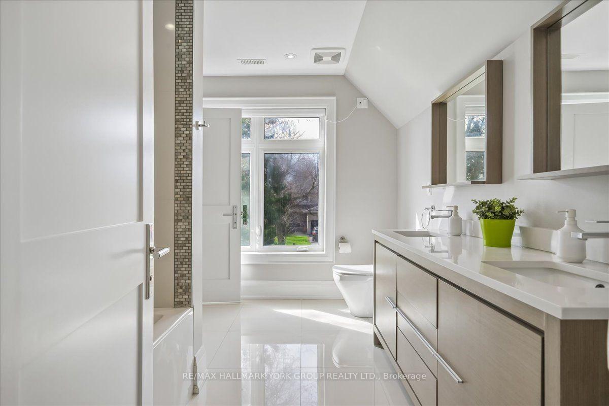 Photo 28 of 20 Ealing Drive, North York, St. Andrew-Windfields — HOMEH