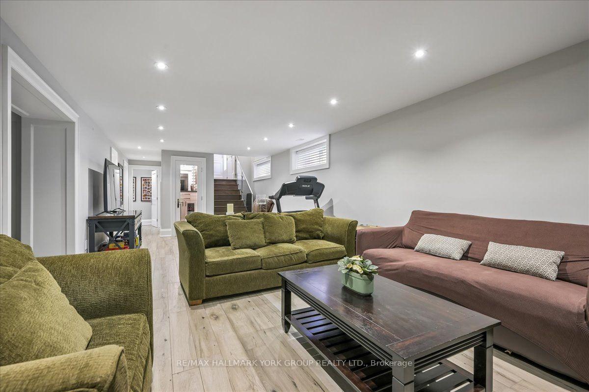 Photo 36 of 20 Ealing Drive, North York, St. Andrew-Windfields — HOMEH
