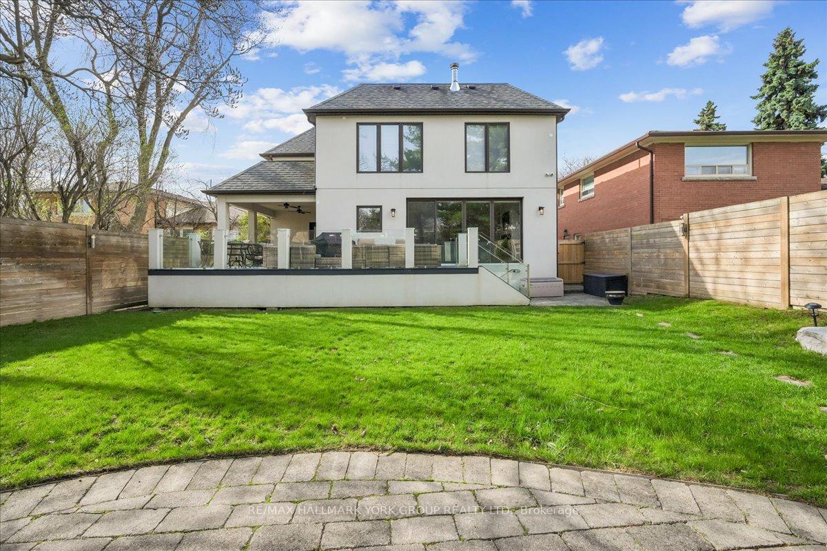 Photo 7 of 20 Ealing Drive, North York, St. Andrew-Windfields — HOMEH