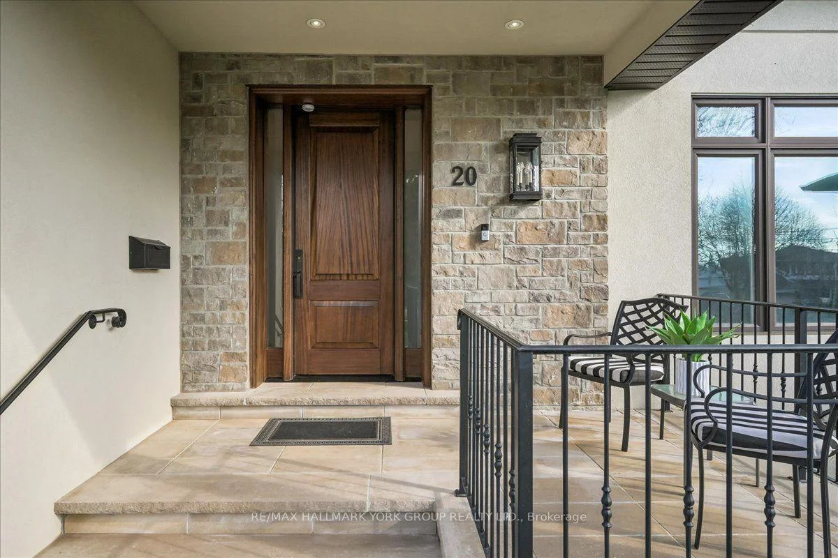 Photo 12 of 20 Ealing Drive, North York, St. Andrew-Windfields — HOMEH