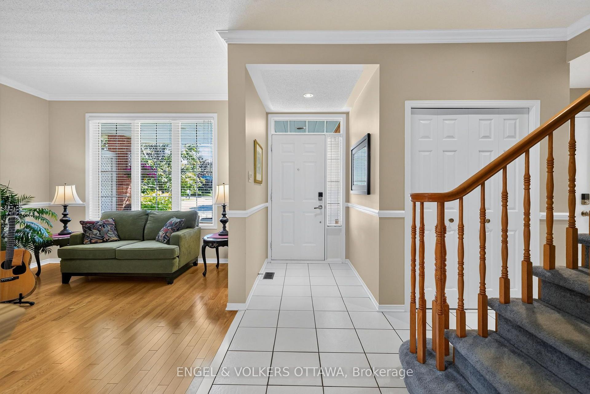 Photo 3 of 2812 Hank Rivers Drive, Ottawa, Upper Hunt Club — HOMEH