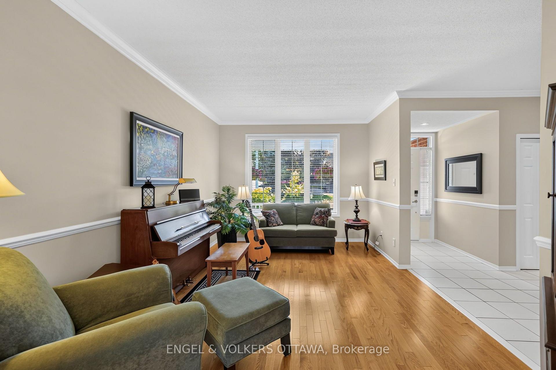 Photo 4 of 2812 Hank Rivers Drive, Ottawa, Upper Hunt Club — HOMEH