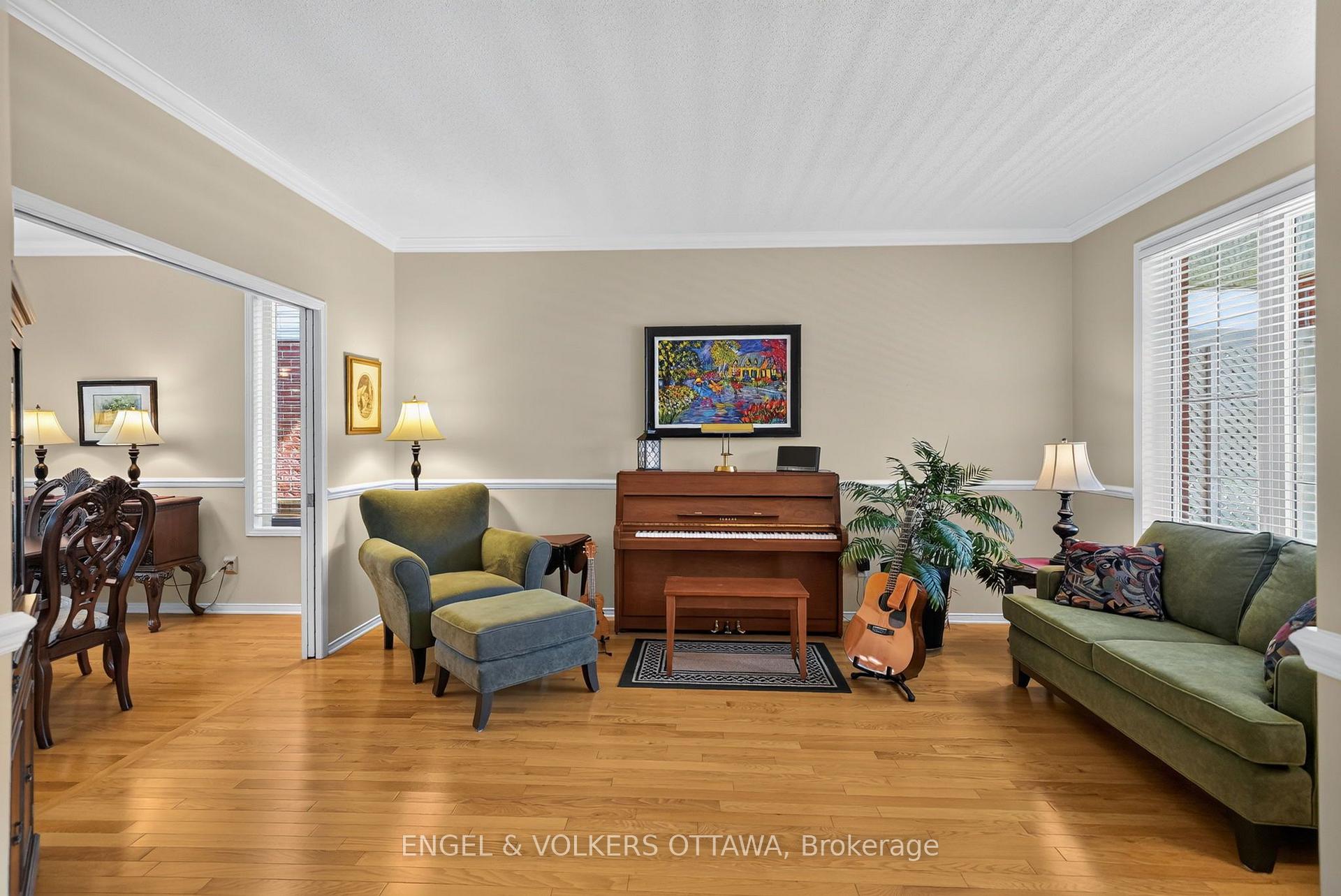 Photo 5 of 2812 Hank Rivers Drive, Ottawa, Upper Hunt Club — HOMEH
