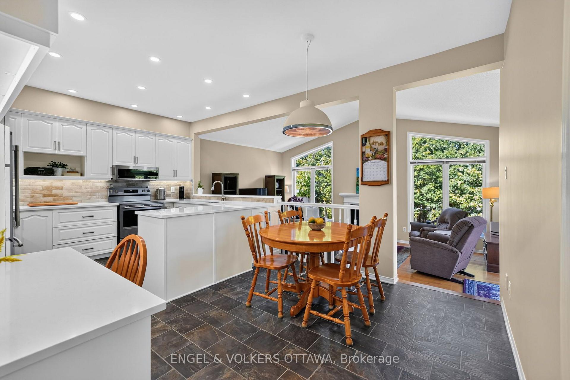Photo 10 of 2812 Hank Rivers Drive, Ottawa, Upper Hunt Club — HOMEH