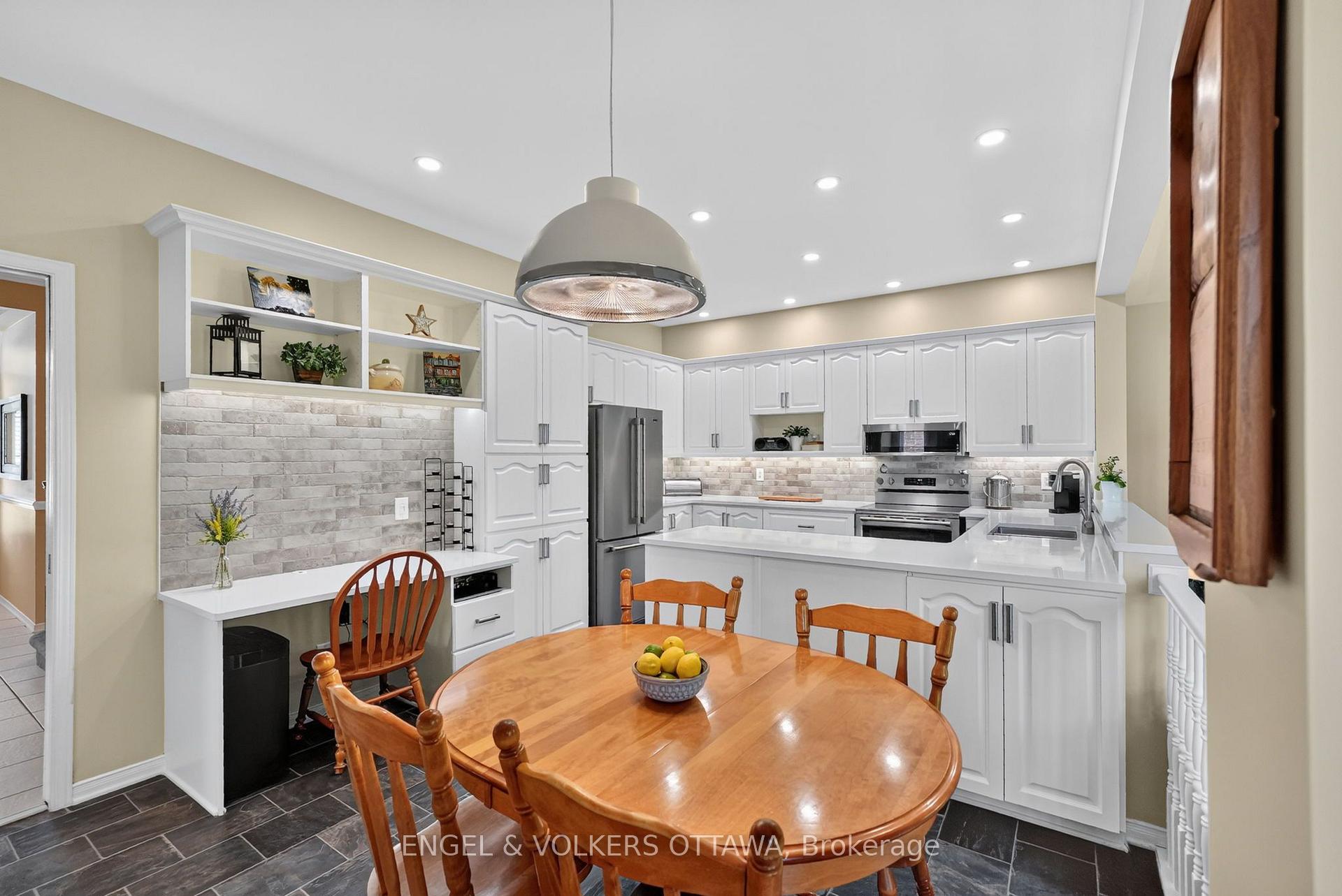 Photo 13 of 2812 Hank Rivers Drive, Ottawa, Upper Hunt Club — HOMEH