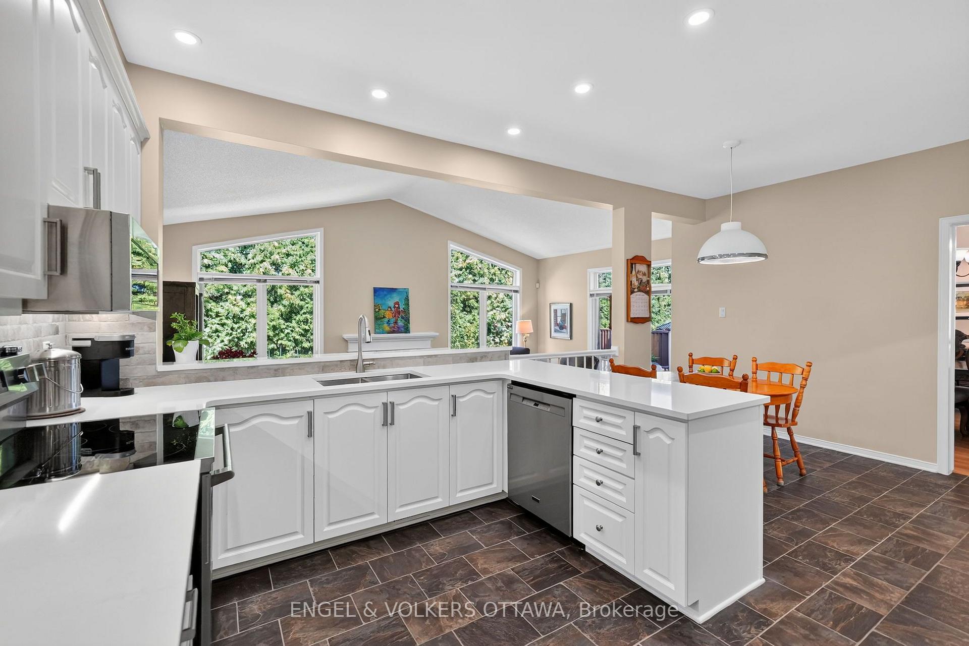Photo 15 of 2812 Hank Rivers Drive, Ottawa, Upper Hunt Club — HOMEH
