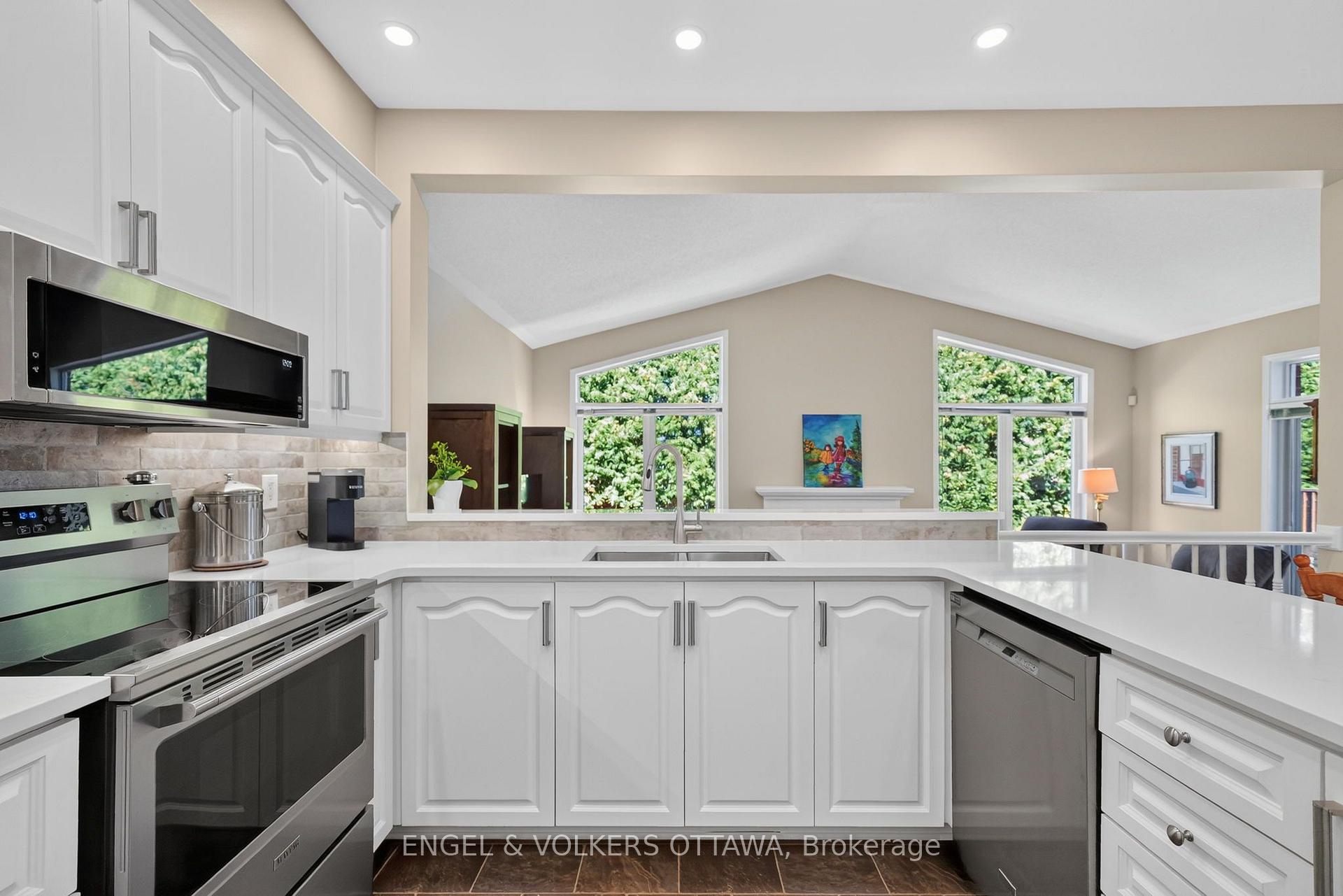 Photo 16 of 2812 Hank Rivers Drive, Ottawa, Upper Hunt Club — HOMEH