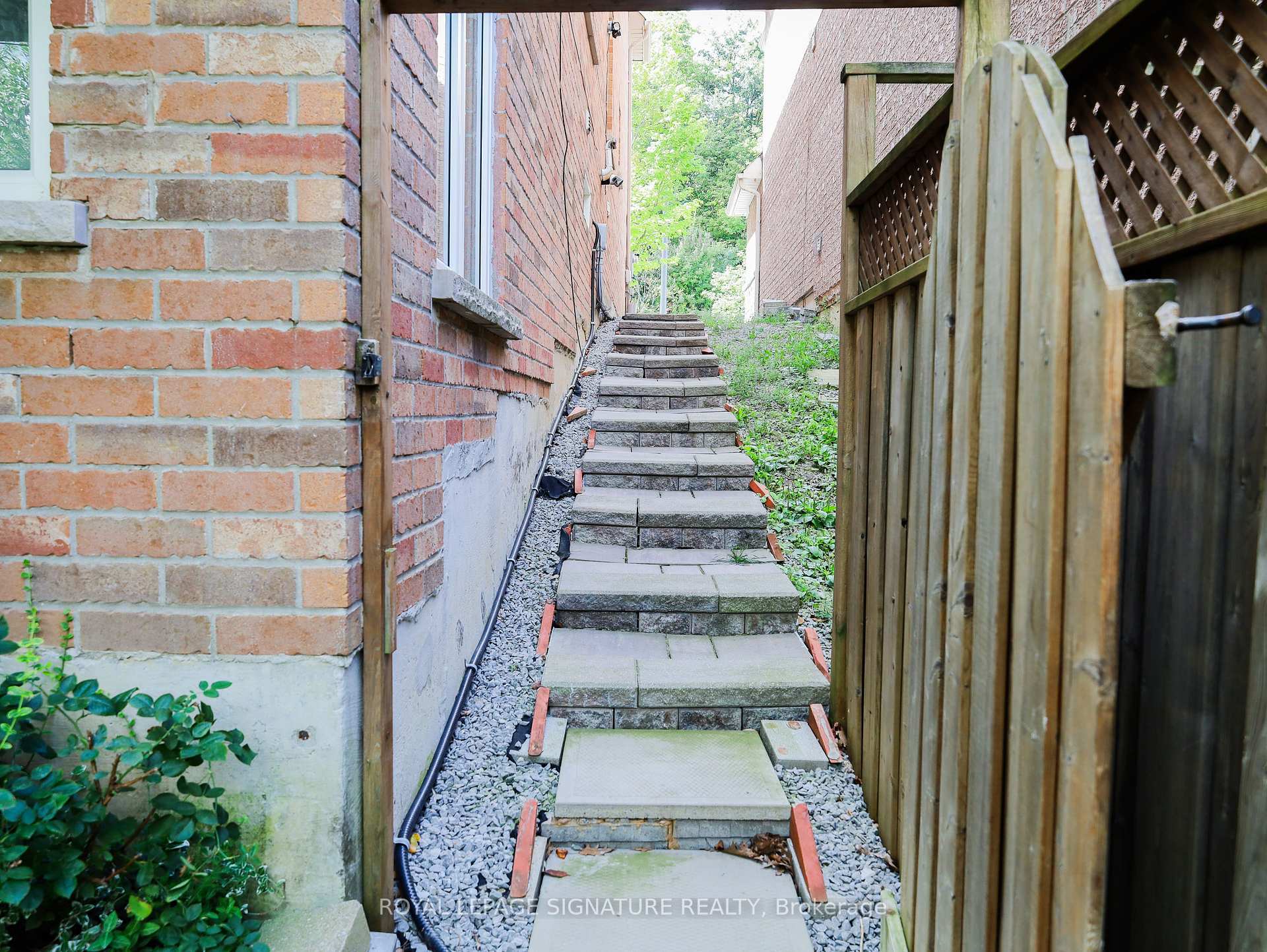 Photo 3 of Unit Basement, 503 Thornhill Woods Drive, Vaughan, Patterson — HOMEH
