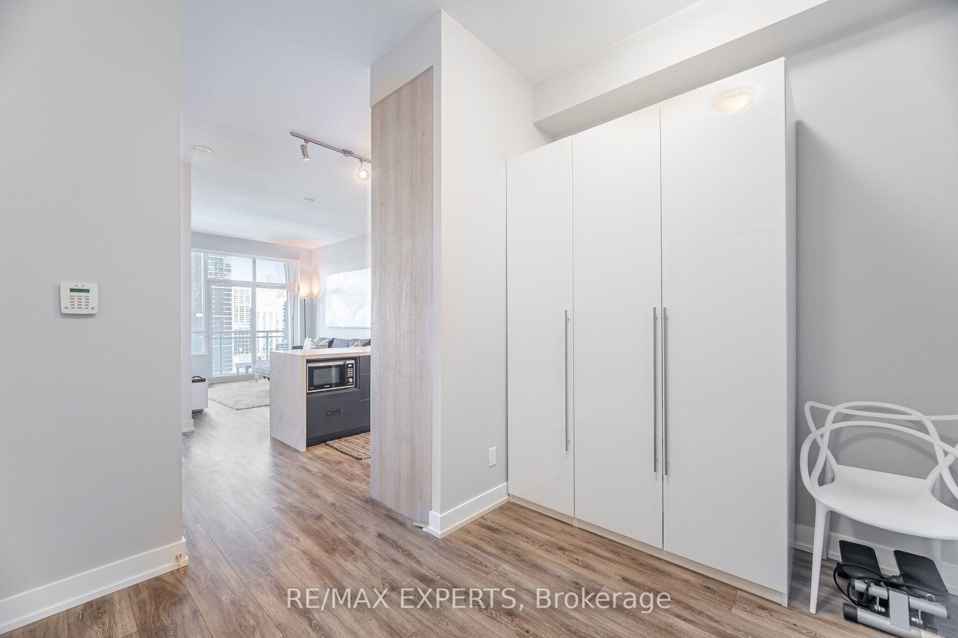 Photo 5 of Unit 2207, 28 Linden Street, Toronto, North St. James Town — HOMEH