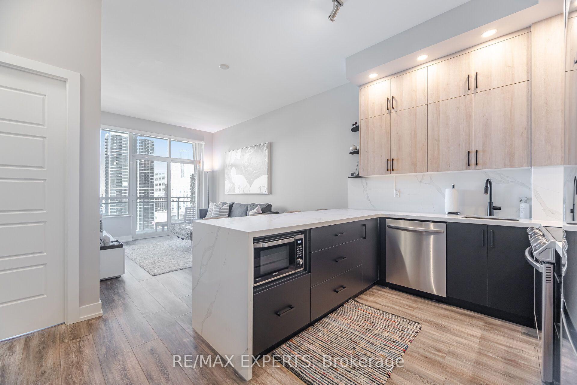 Photo 6 of Unit 2207, 28 Linden Street, Toronto, North St. James Town — HOMEH