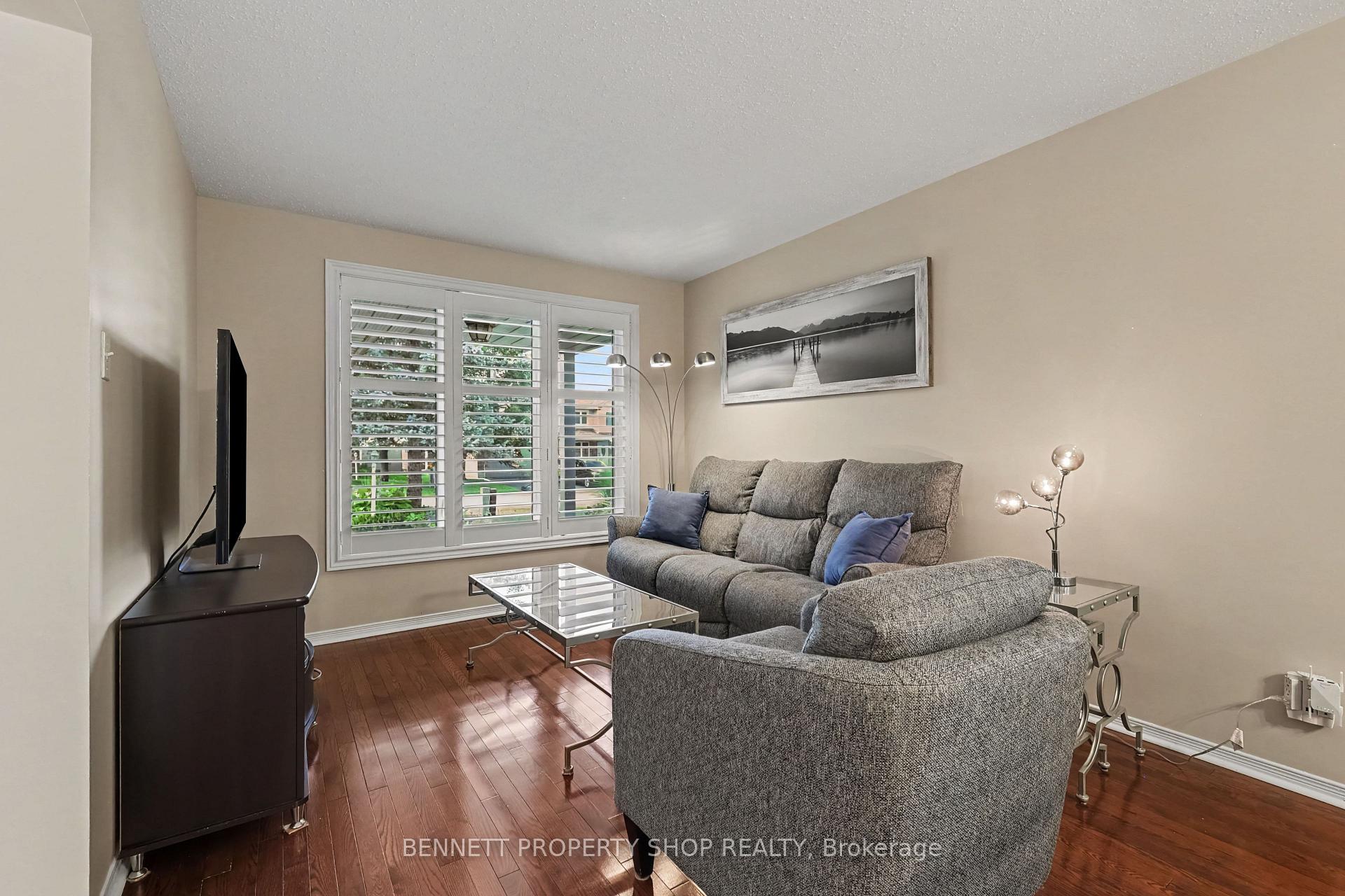Photo 3 of 21 Stonepath Crescent, Ottawa, Stittsville (Central) — HOMEH