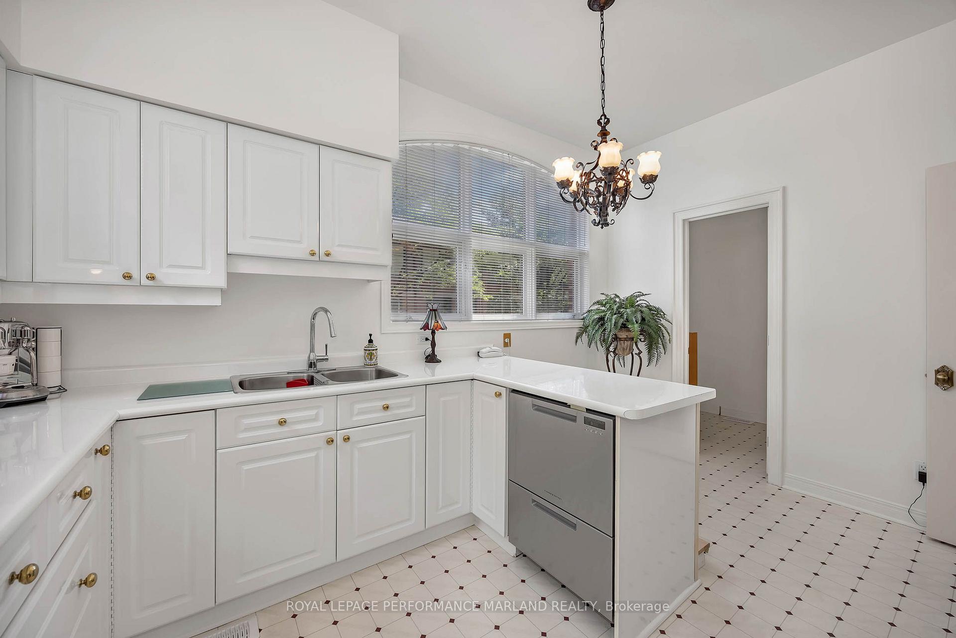 Photo 14 of 69 Echo Drive, Ottawa, Ottawa East — HOMEH