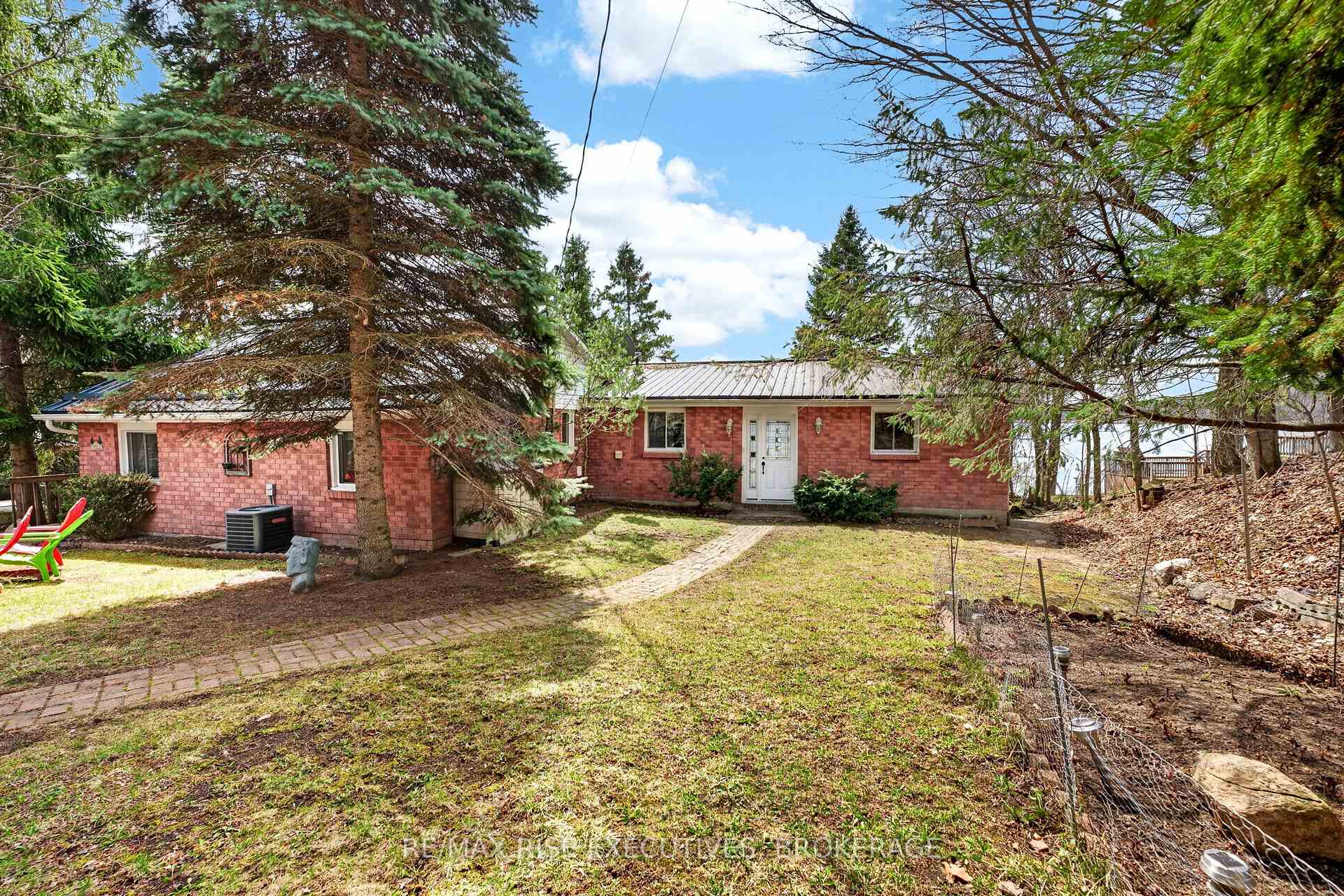 Photo 1 of 3481 Buck Point Lane, Frontenac, Frontenac South — HOMEH