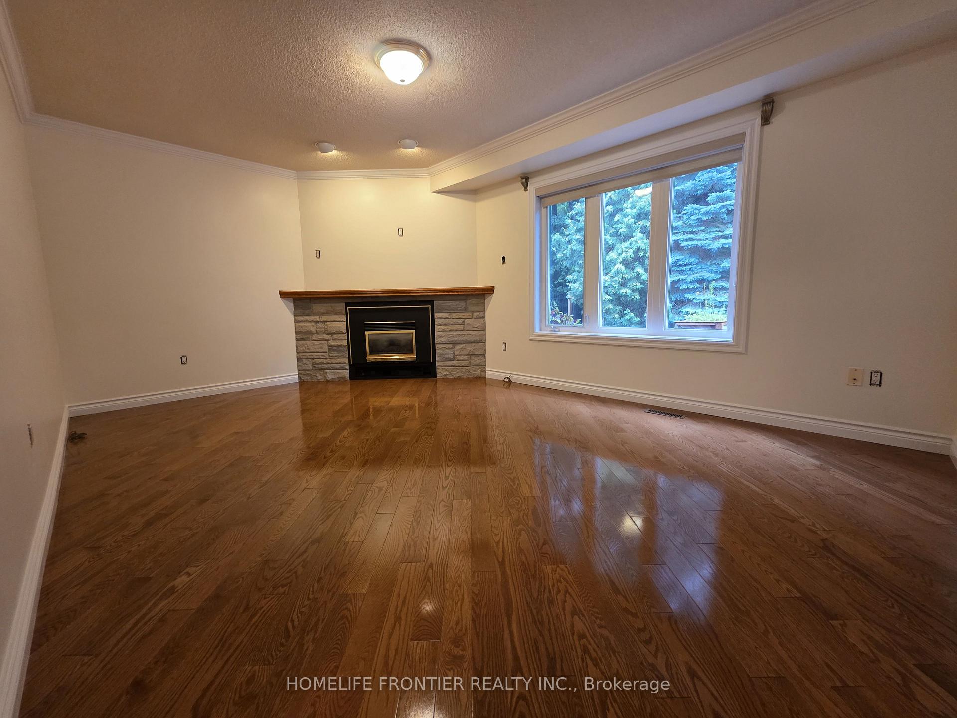 Photo 3 of 367 Herridge Circle, Newmarket, Huron Heights-Leslie Valley — HOMEH