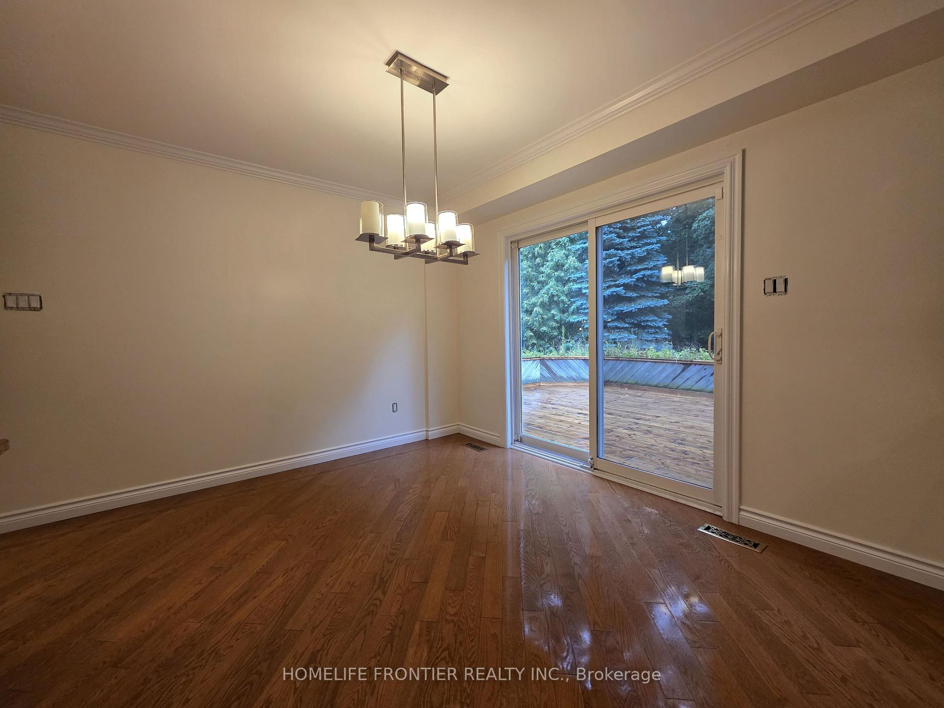 Photo 6 of 367 Herridge Circle, Newmarket, Huron Heights-Leslie Valley — HOMEH