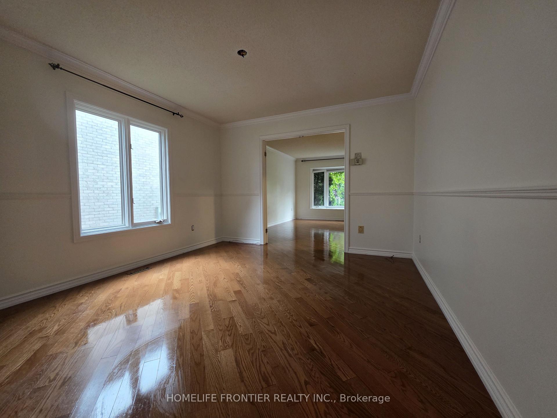 Photo 7 of 367 Herridge Circle, Newmarket, Huron Heights-Leslie Valley — HOMEH