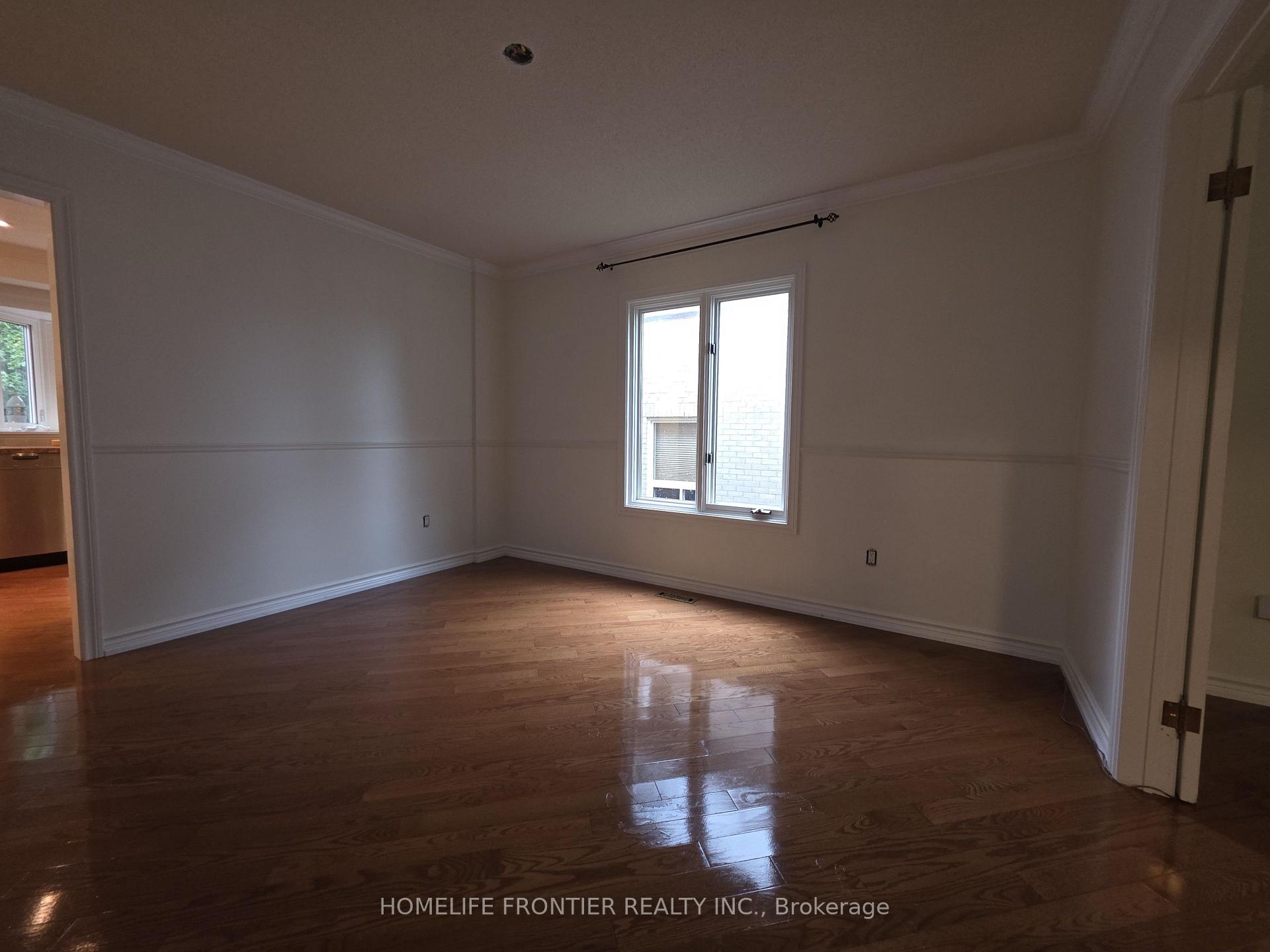 Photo 8 of 367 Herridge Circle, Newmarket, Huron Heights-Leslie Valley — HOMEH