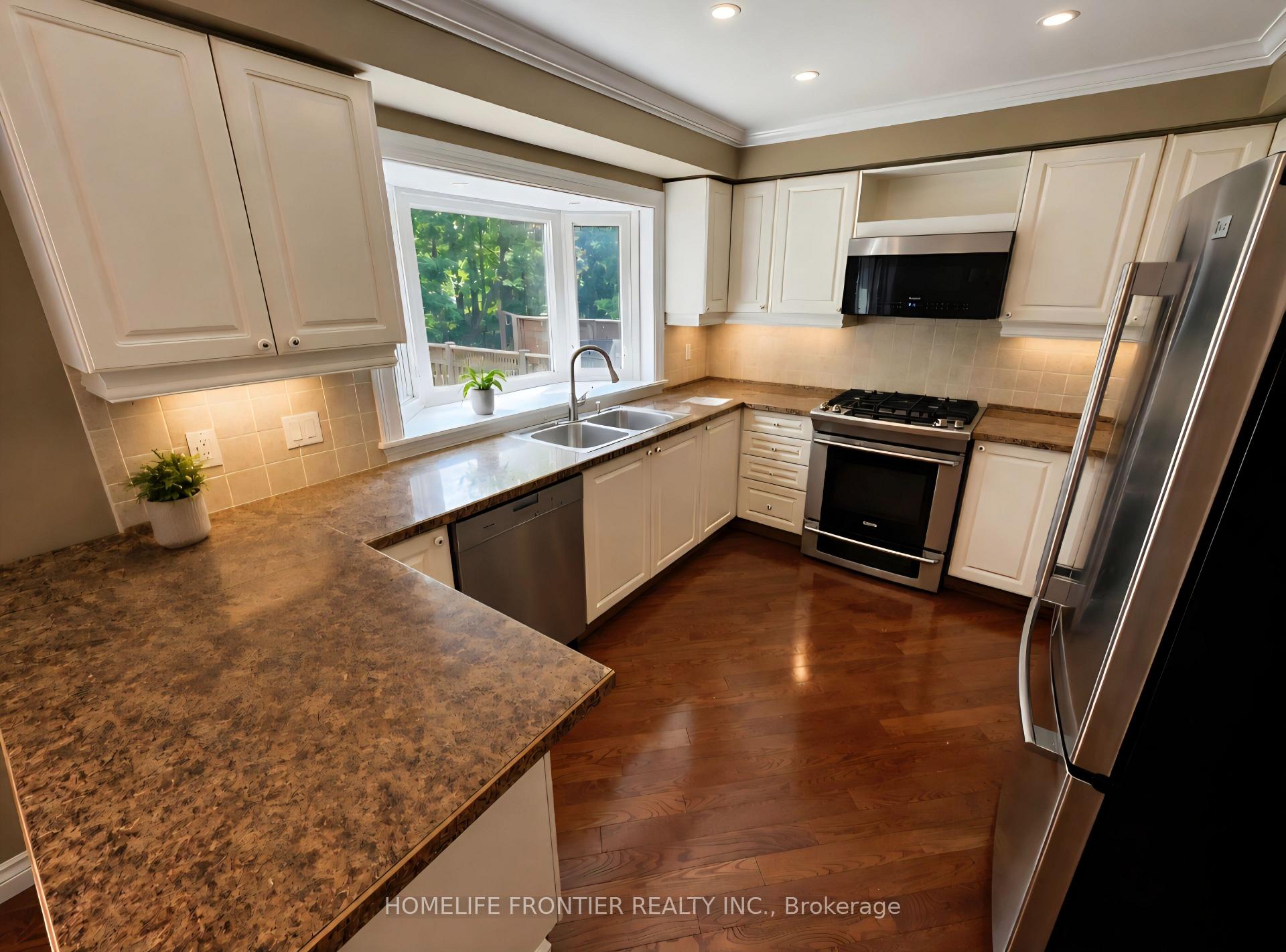 Photo 5 of 367 Herridge Circle, Newmarket, Huron Heights-Leslie Valley — HOMEH