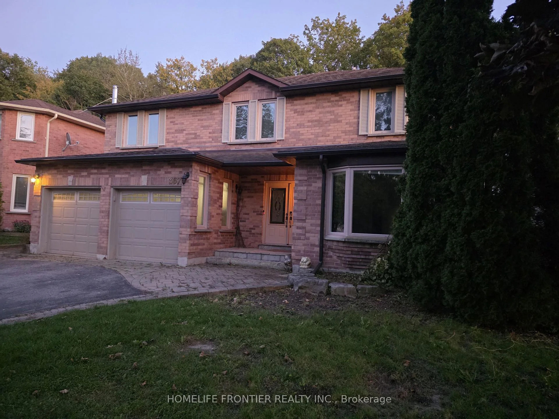 Photo 2 of 367 Herridge Circle, Newmarket, Huron Heights-Leslie Valley — HOMEH