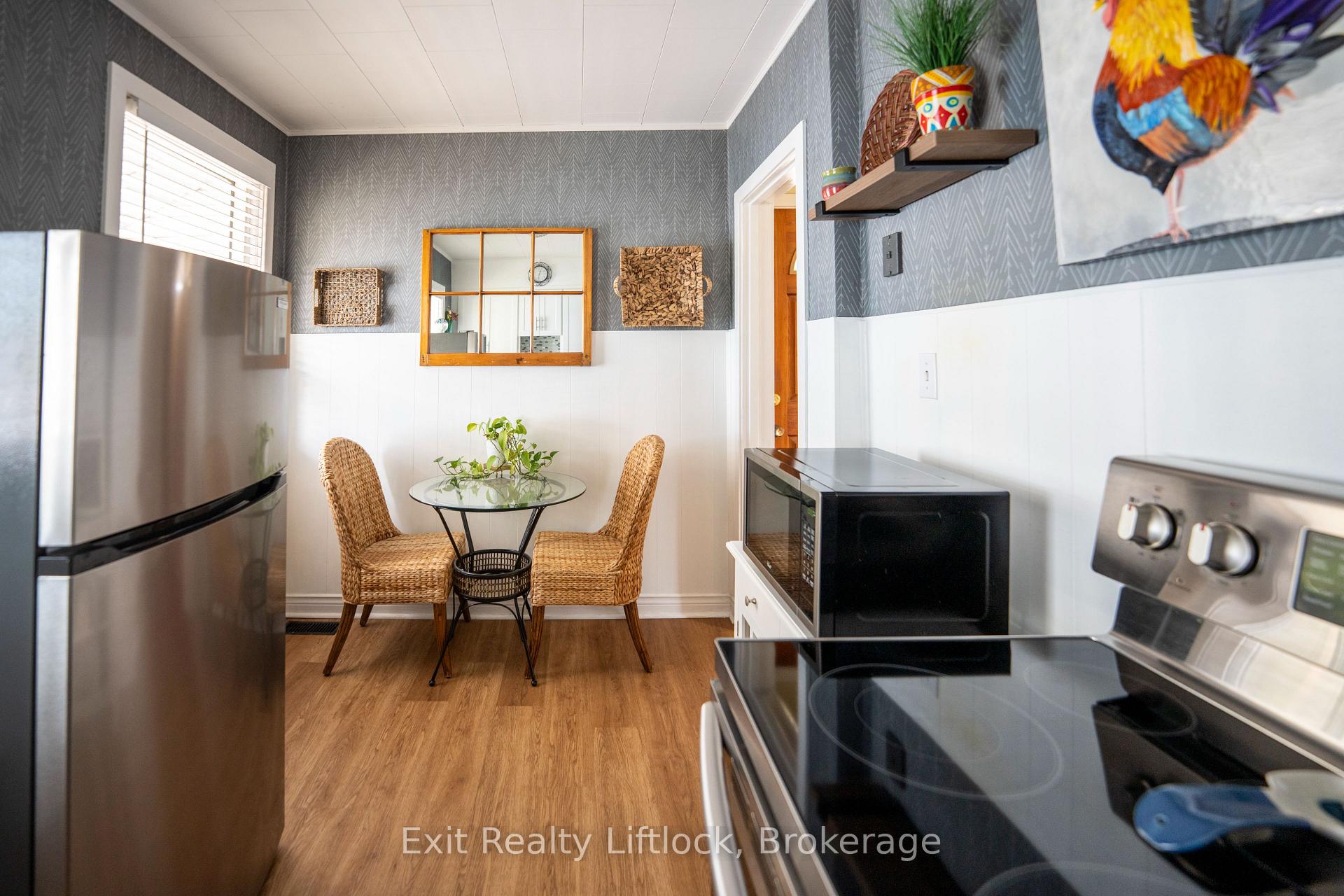 Photo 5 of 521 Mckellar Street, Peterborough, Otonabee Ward 1 — HOMEH