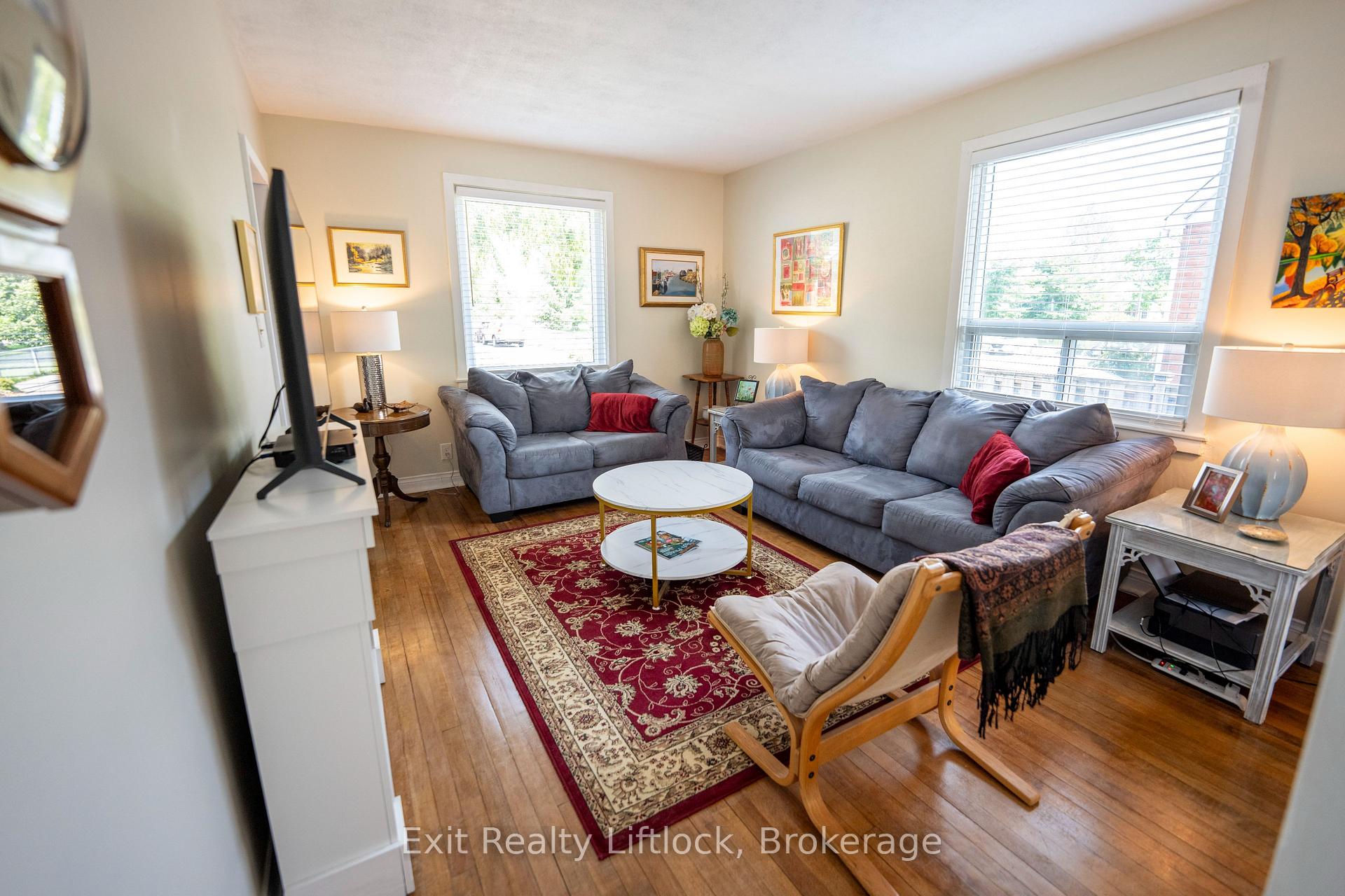 Photo 7 of 521 Mckellar Street, Peterborough, Otonabee Ward 1 — HOMEH