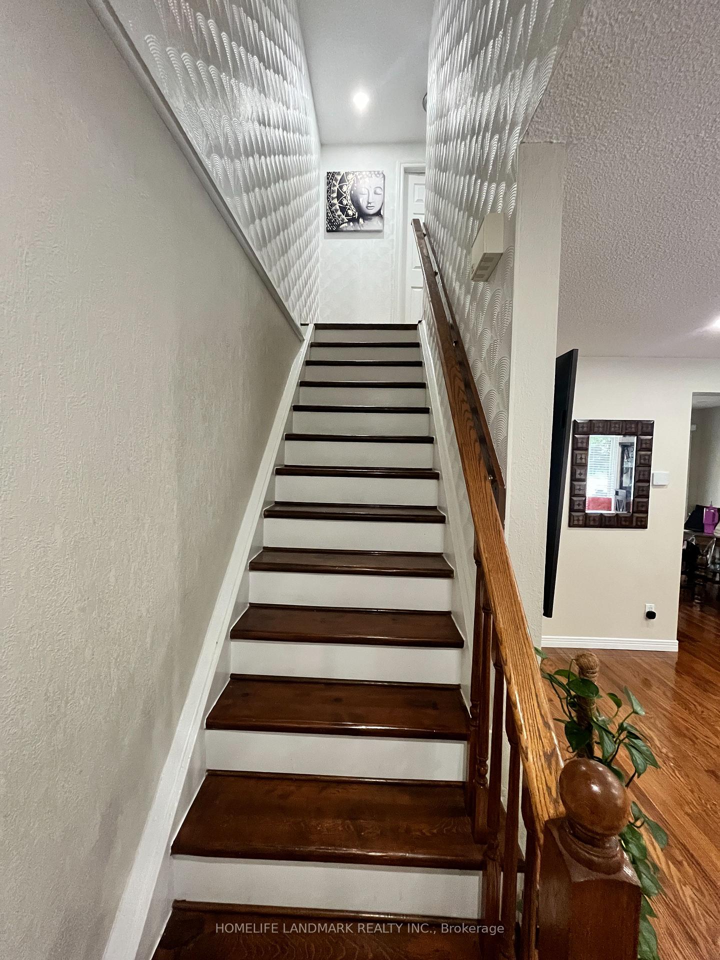 Photo 4 of 39 Elma Street, St. Catharines, Lakeport — HOMEH