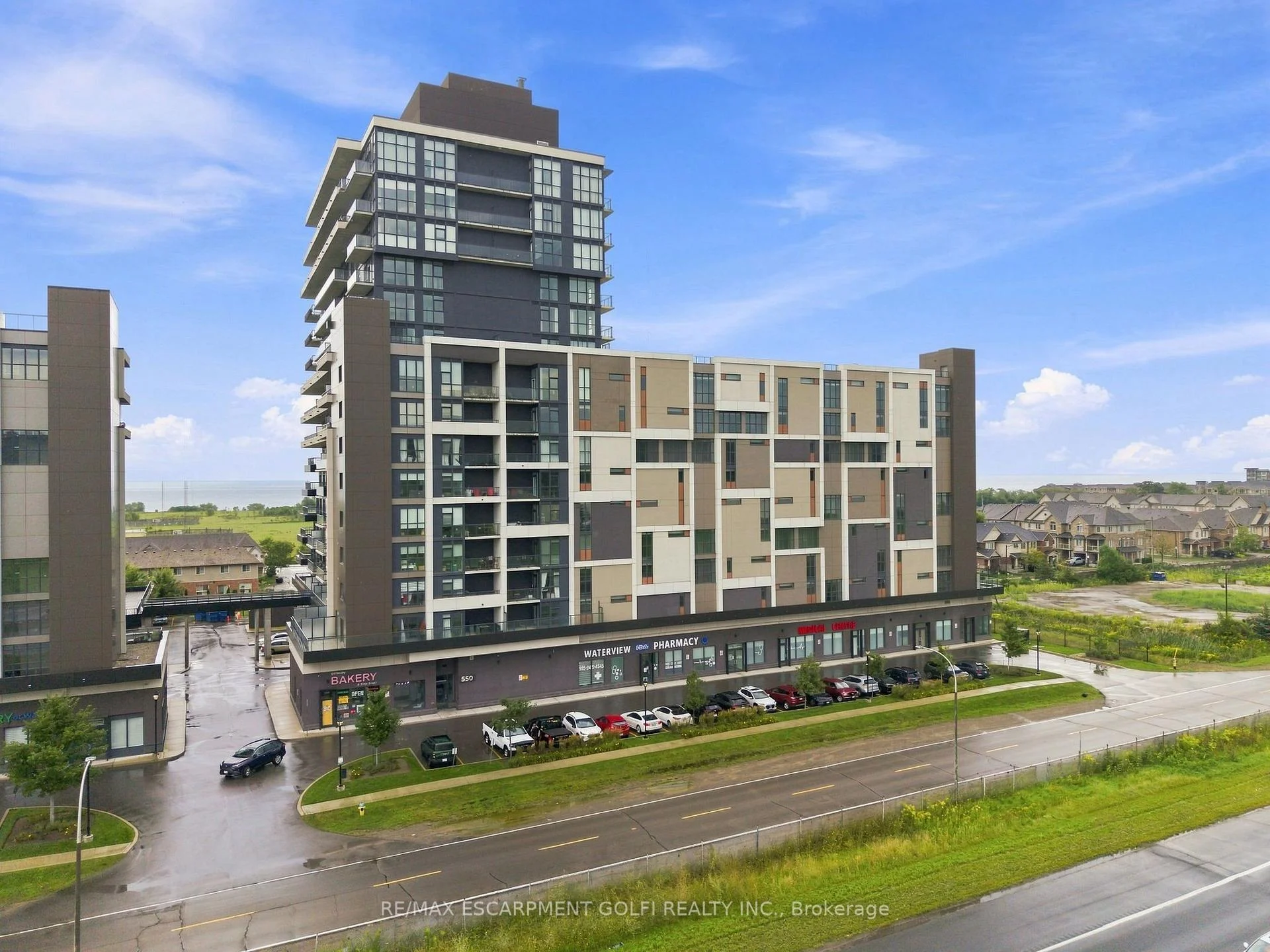 Photo 4 of Unit 607, 550 North Service Road, Grimsby, Grimsby Beach — HOMEH