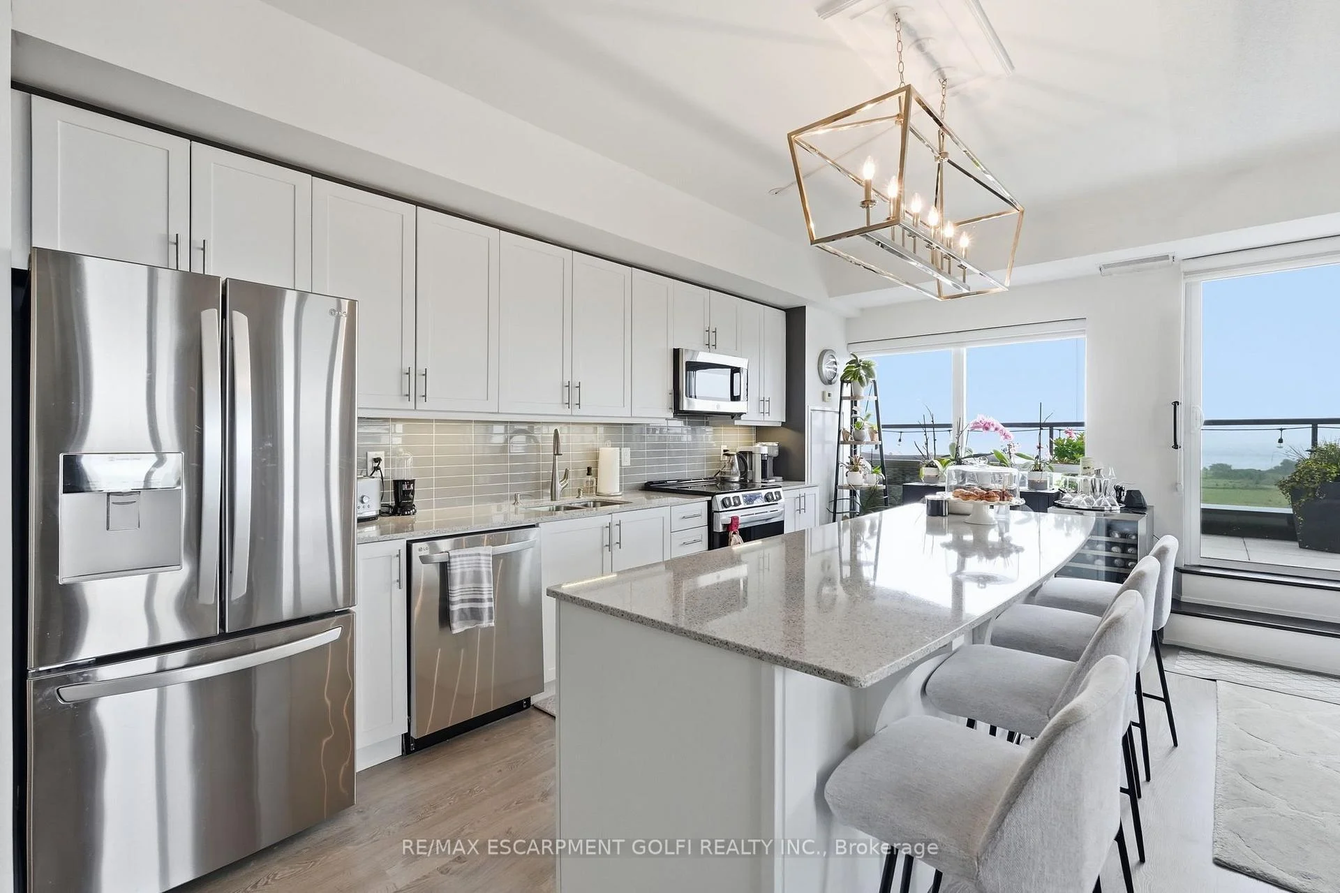 Photo 6 of Unit 607, 550 North Service Road, Grimsby, Grimsby Beach — HOMEH