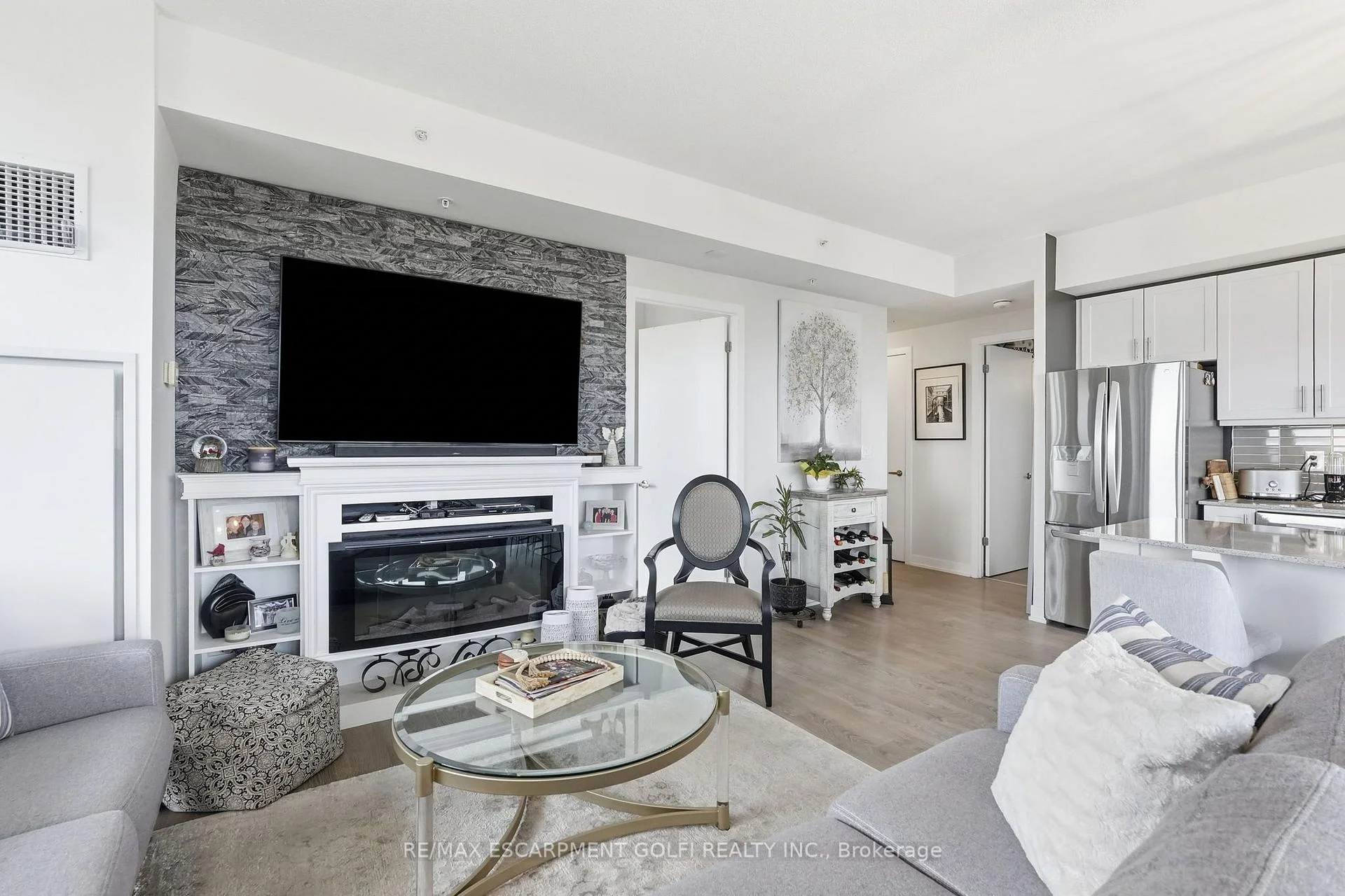 Photo 16 of Unit 607, 550 North Service Road, Grimsby, Grimsby Beach — HOMEH