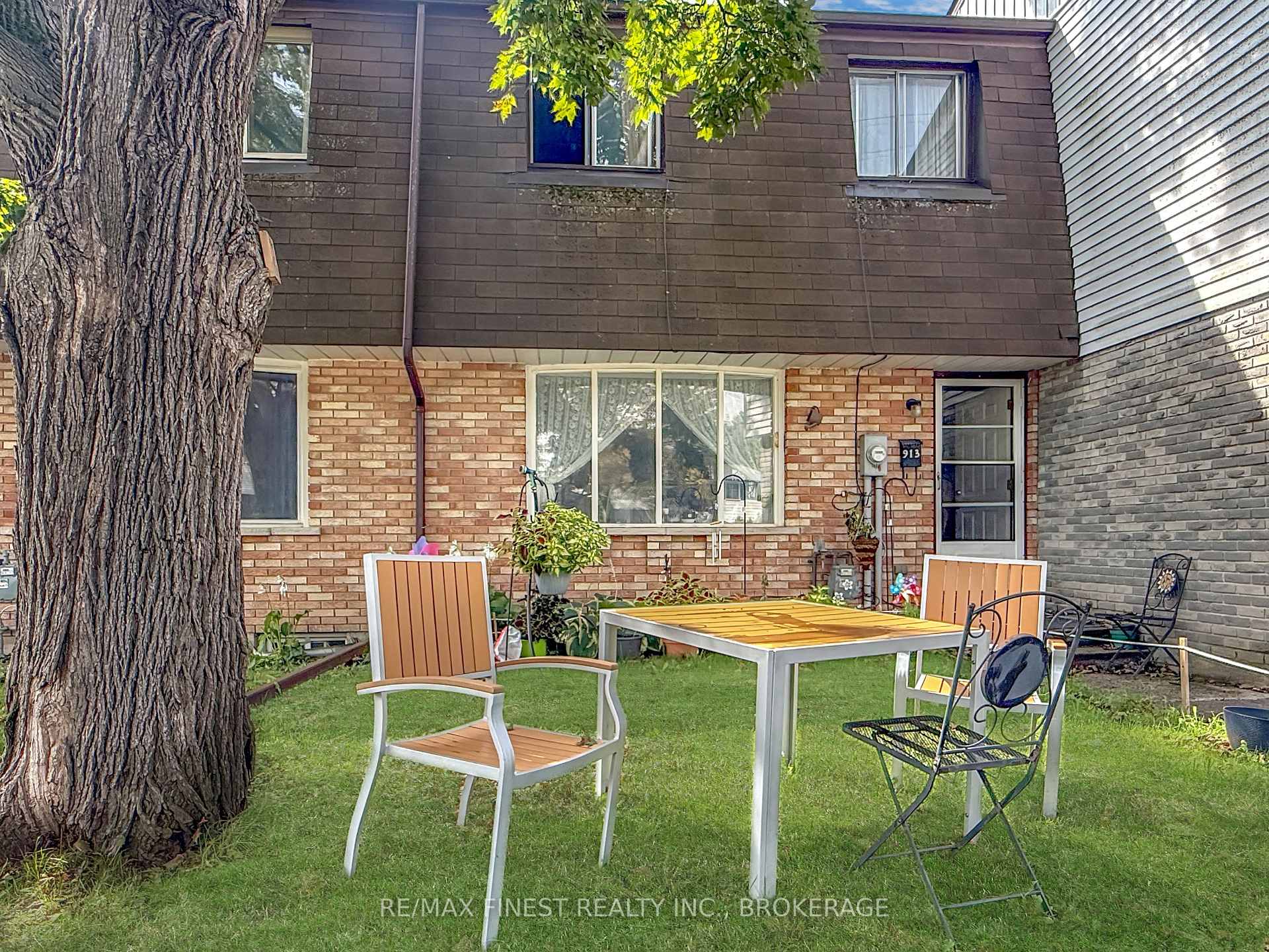 Photo 2 of 913 Oakview Avenue, Kingston, South of Taylor-Kidd Blvd — HOMEH