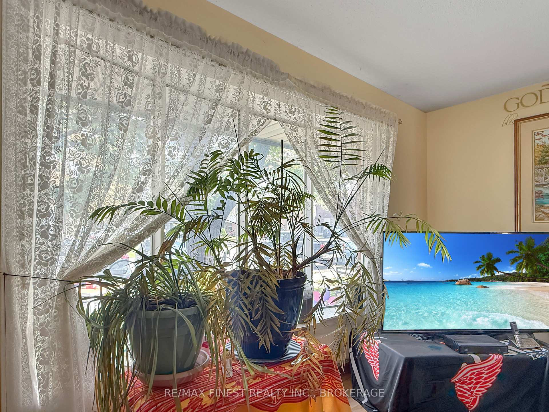 Photo 4 of 913 Oakview Avenue, Kingston, South of Taylor-Kidd Blvd — HOMEH